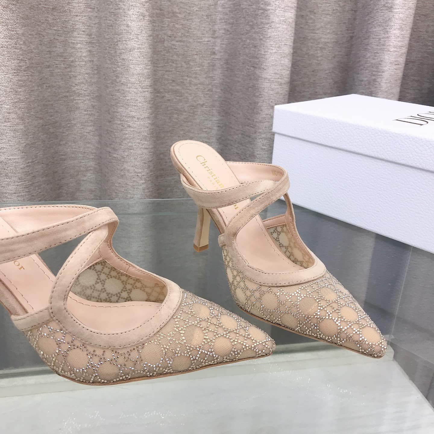 D6015 Dior 2026 new casual slippers, glittering… glittering… crystal-soled high heels Mules for celebrities, sequin-edged velvet pattern cat-heel slippers – the top-tier version on the market — image 5