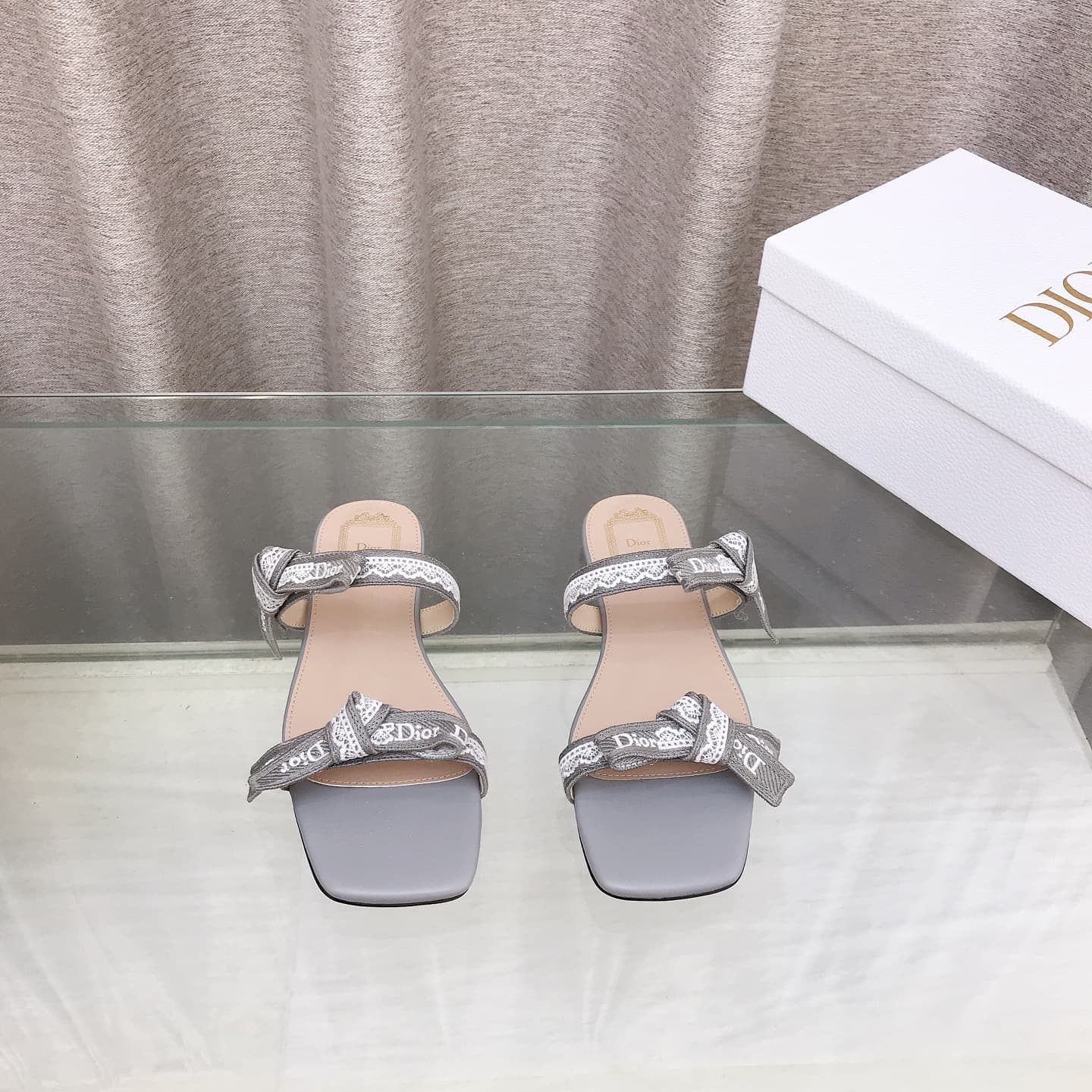 D5997 26ss Spring/Summer new model Dior J’Adior belted sandals. Classic CD letter embroidery, bow details, lace trim – two-band sandals. — image 3