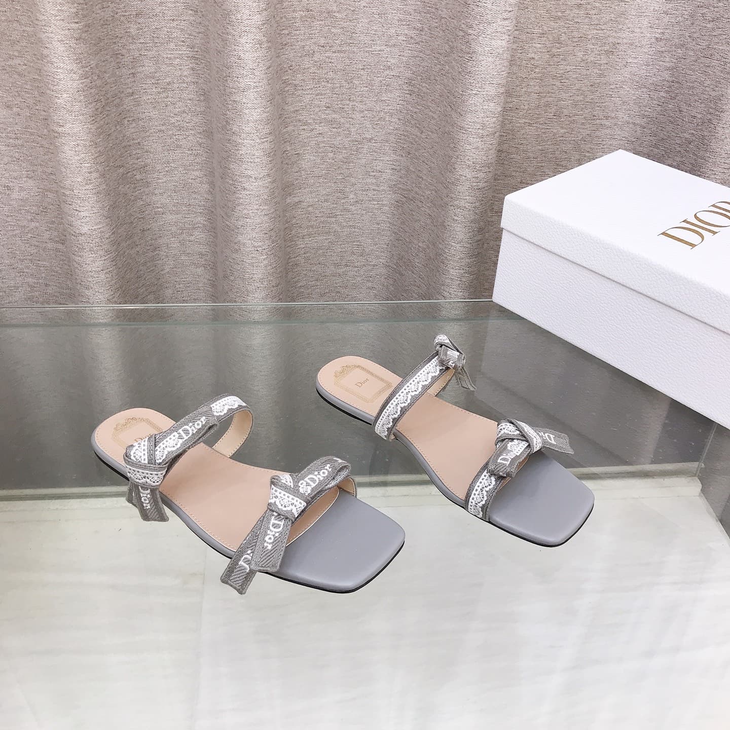 D5997 26ss Spring/Summer new model Dior J’Adior belted sandals. Classic CD letter embroidery, bow details, lace trim – two-band sandals. — image 2