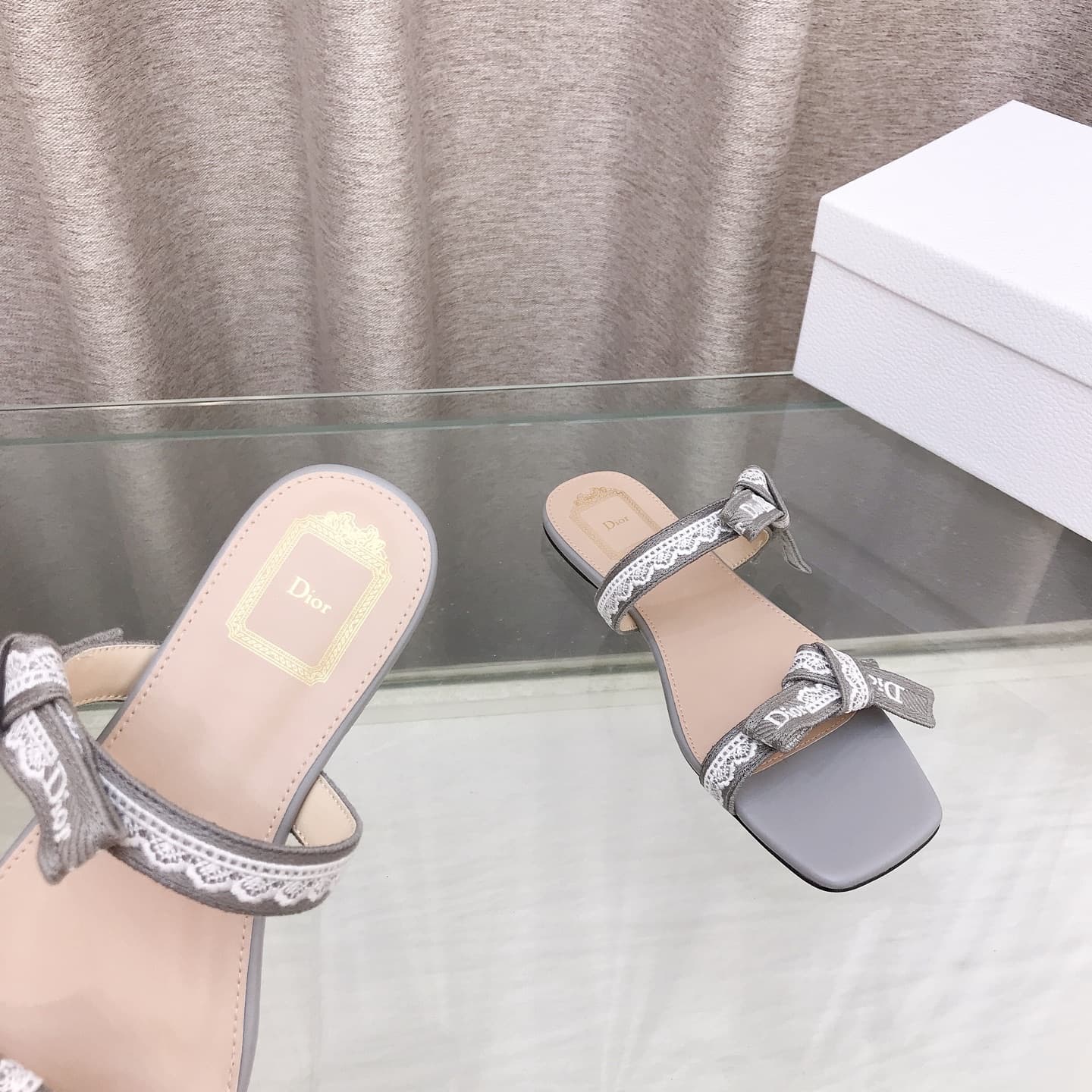 D5997 26ss Spring/Summer new model Dior J’Adior belted sandals. Classic CD letter embroidery, bow details, lace trim – two-band sandals. — image 4