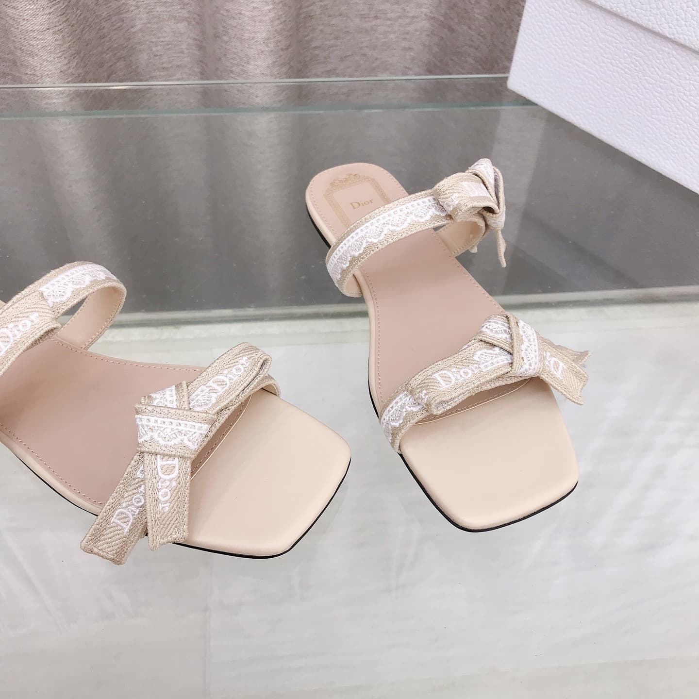 D5995 26ss Spring/Summer new model Dior J’Adior belted sandals. Classic CD letter embroidery, bow ties, lace trims – two-band sandals. — image 5