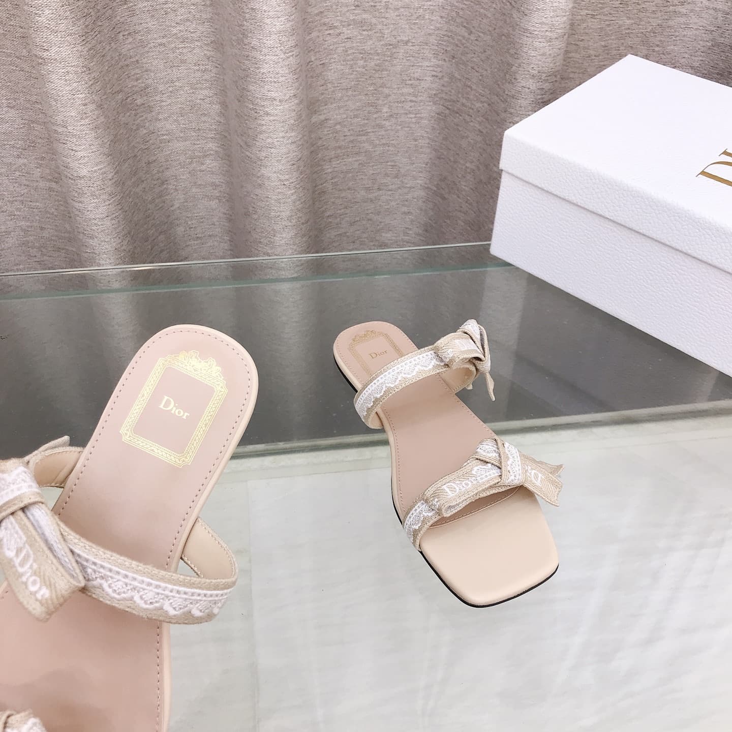 D5995 26ss Spring/Summer new model Dior J’Adior belted sandals. Classic CD letter embroidery, bow ties, lace trims – two-band sandals. — image 4