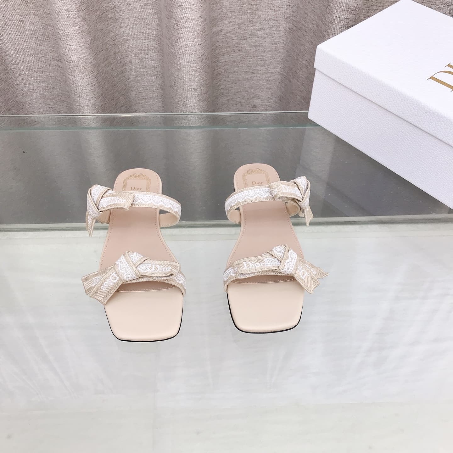 D5995 26ss Spring/Summer new model Dior J’Adior belted sandals. Classic CD letter embroidery, bow ties, lace trims – two-band sandals. — image 3