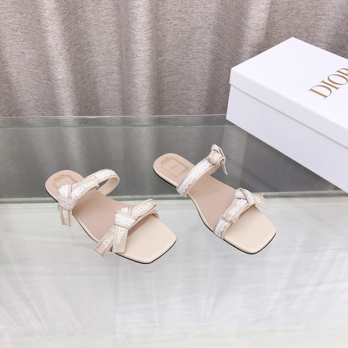 D5995 26ss Spring/Summer new model Dior J’Adior belted sandals. Classic CD letter embroidery, bow ties, lace trims – two-band sandals. — image 2