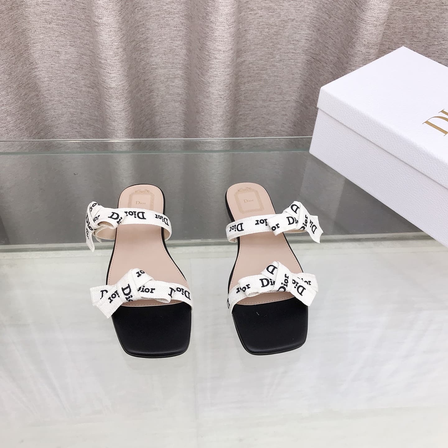 D5994 26ss Spring/Summer new model Dior J’Adior belted sandals. Classic CD letter embroidery, bow details, lace trim – two-tiered sandals. — image 3