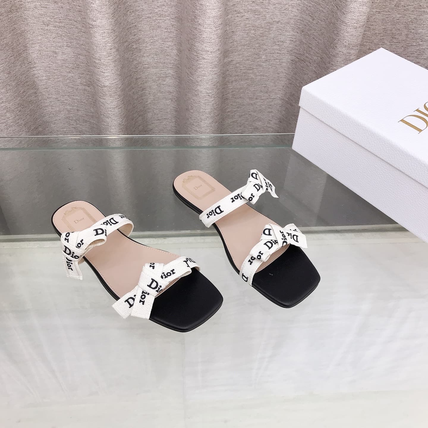 D5994 26ss Spring/Summer new model Dior J’Adior belted sandals. Classic CD letter embroidery, bow details, lace trim – two-tiered sandals. — image 2