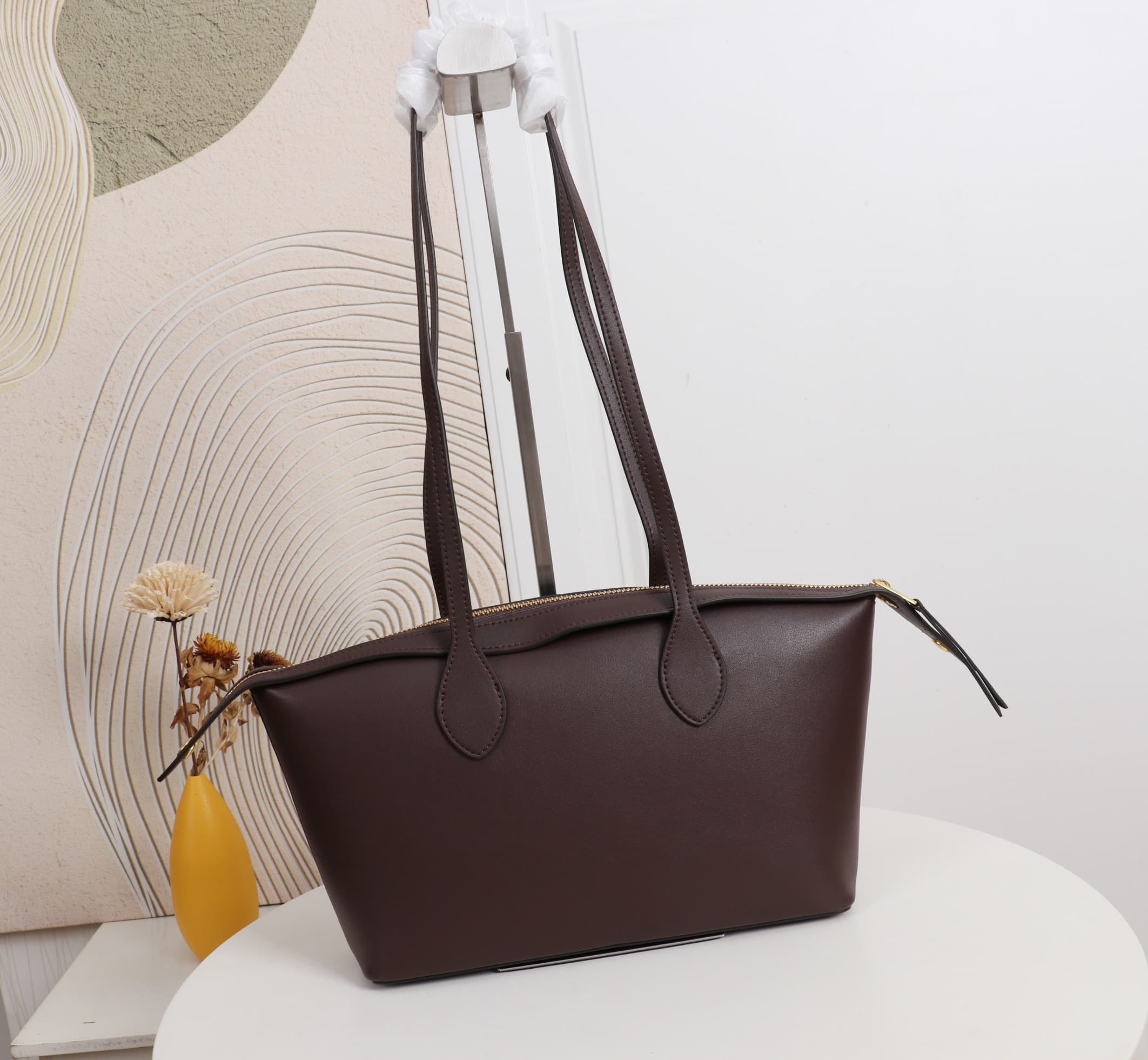C468 .Celine Seline bag, dimensions: 26*19*8cm — image 2