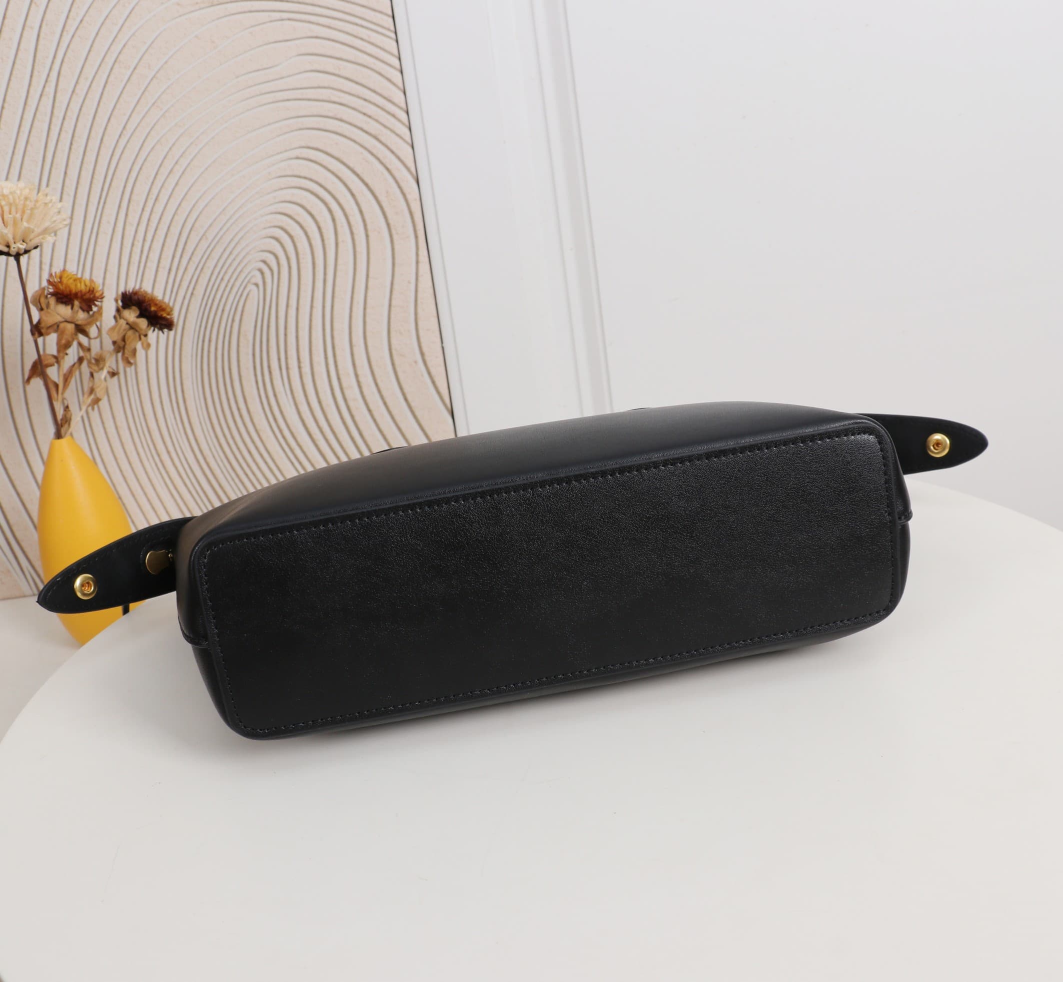 C467 .Celine Seline bag, dimensions: 26*19*8cm — image 4