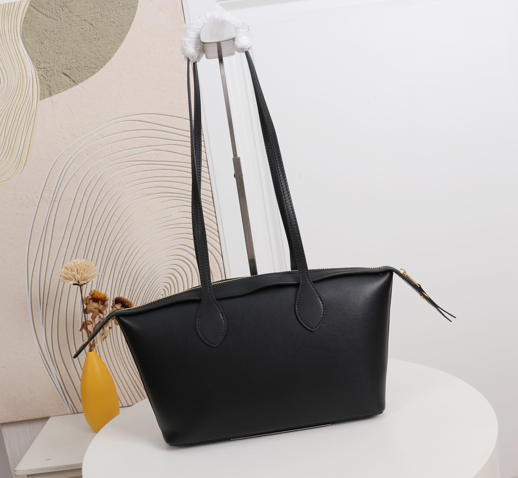 C467 .Celine Seline bag, dimensions: 26*19*8cm — image 2