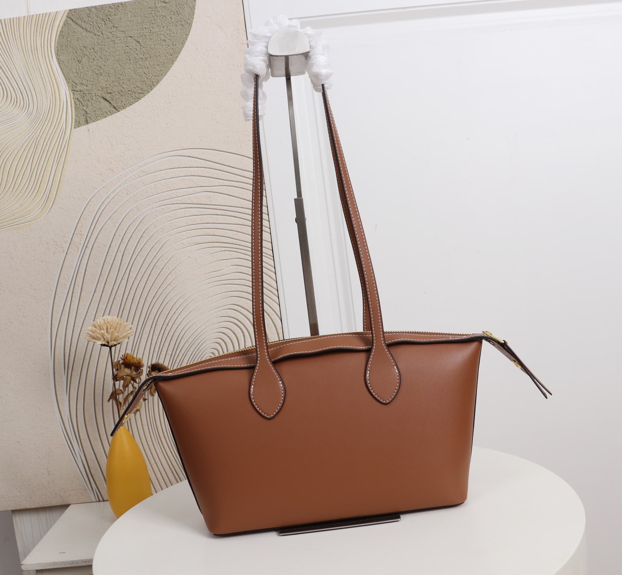 C466 .Celine Celine bag, dimensions: 26*19*8cm — image 2
