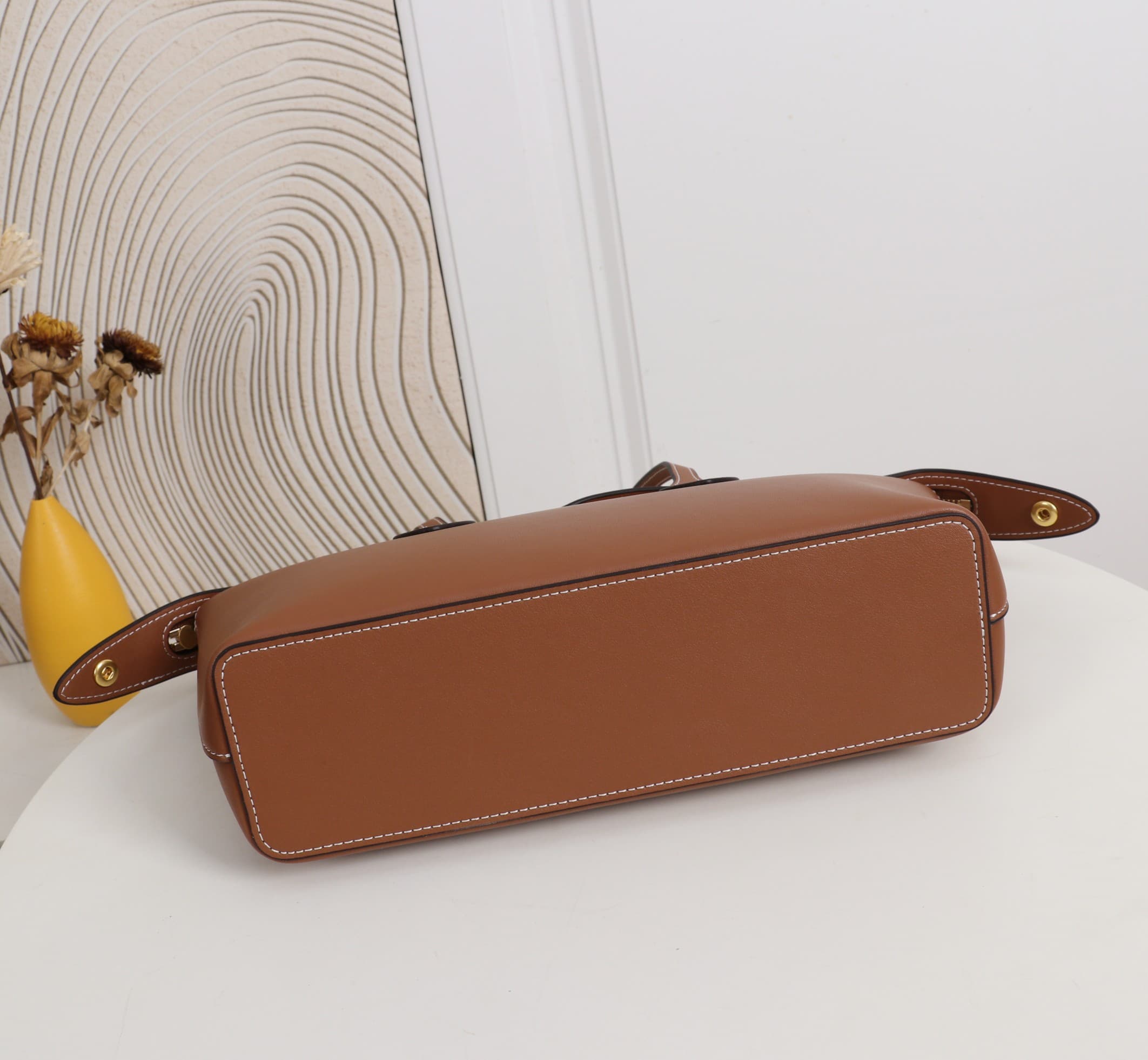 C466 .Celine Celine bag, dimensions: 26*19*8cm — image 4