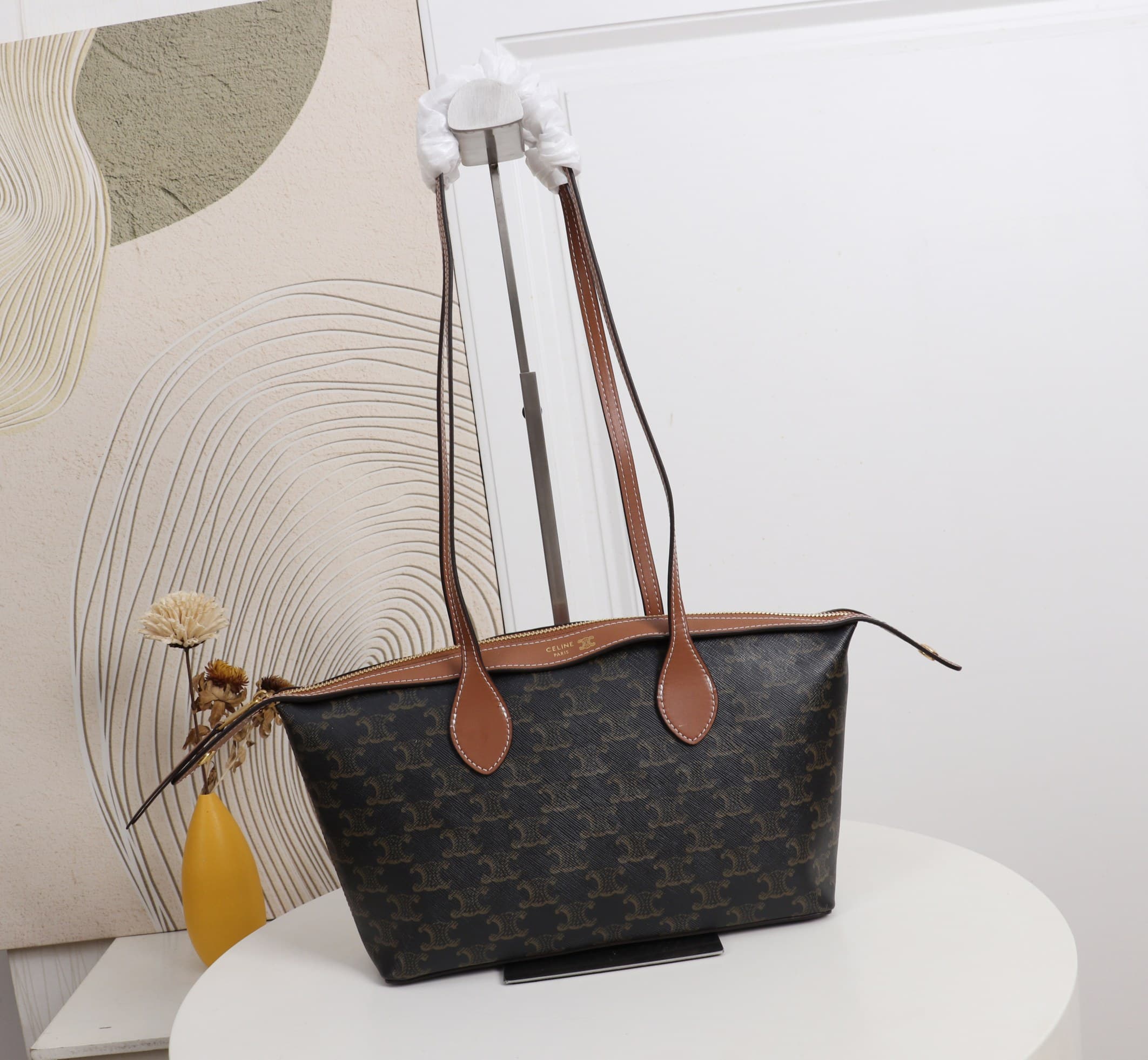 C465 .Celine Seline bag, dimensions: 26*19*8cm — image 1