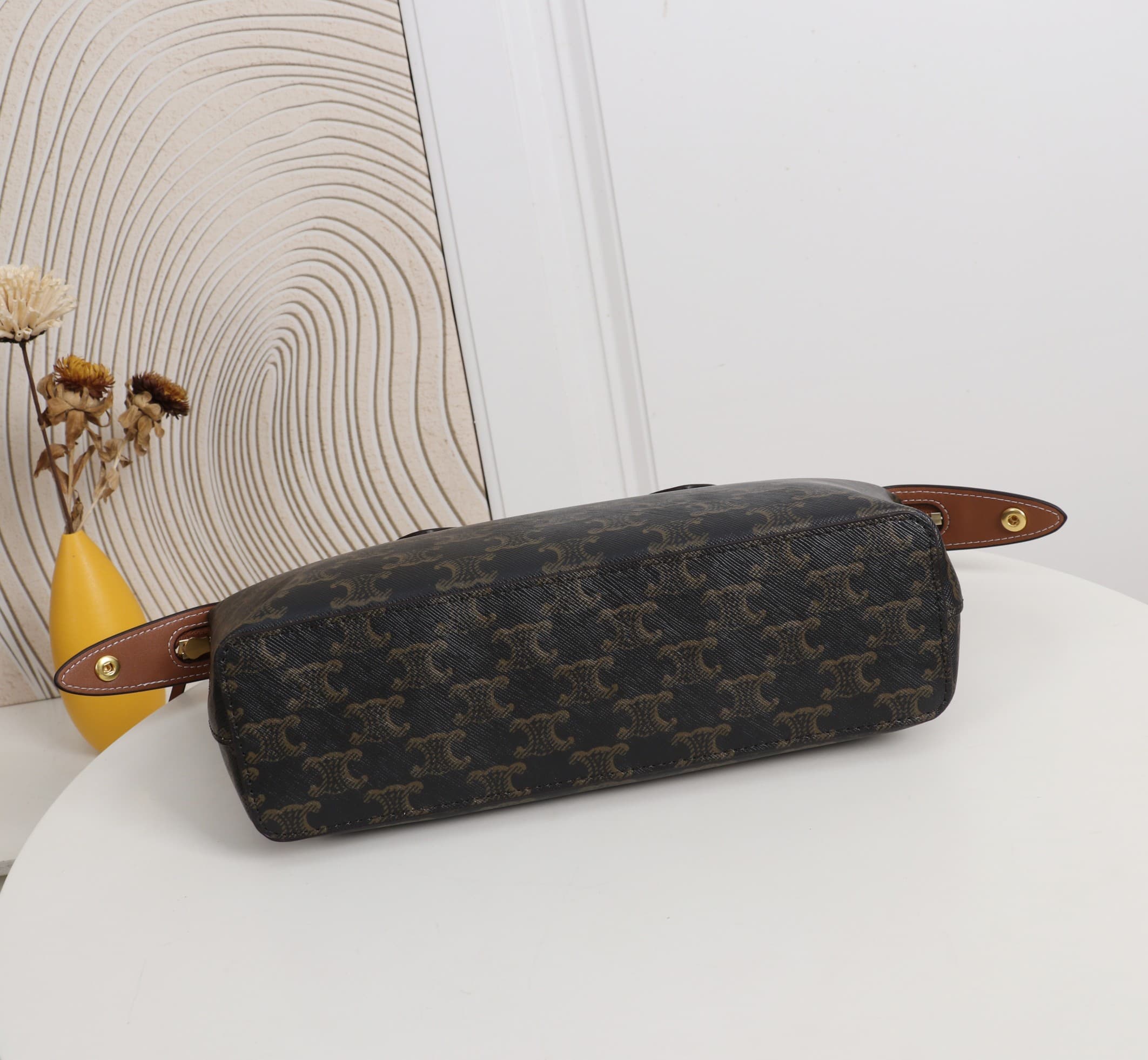 C465 .Celine Seline bag, dimensions: 26*19*8cm — image 4