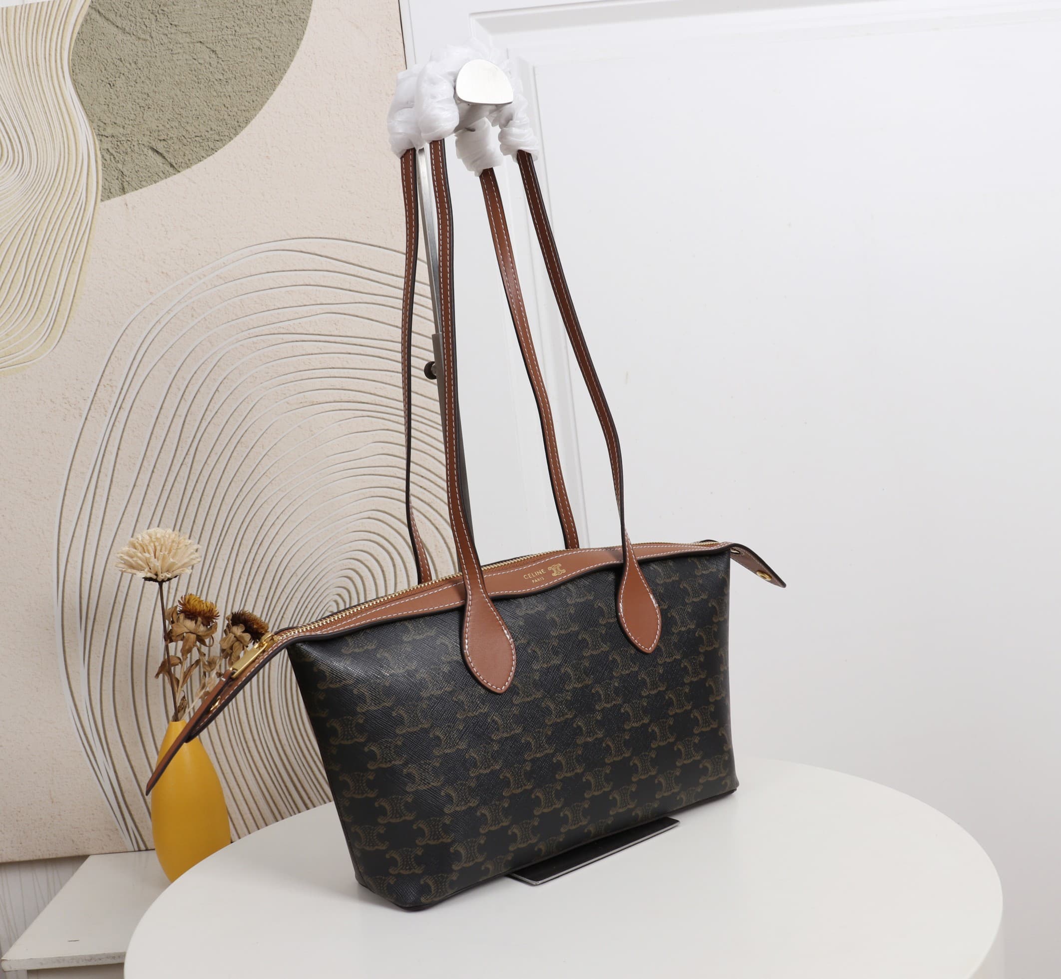 C465 .Celine Seline bag, dimensions: 26*19*8cm — image 3