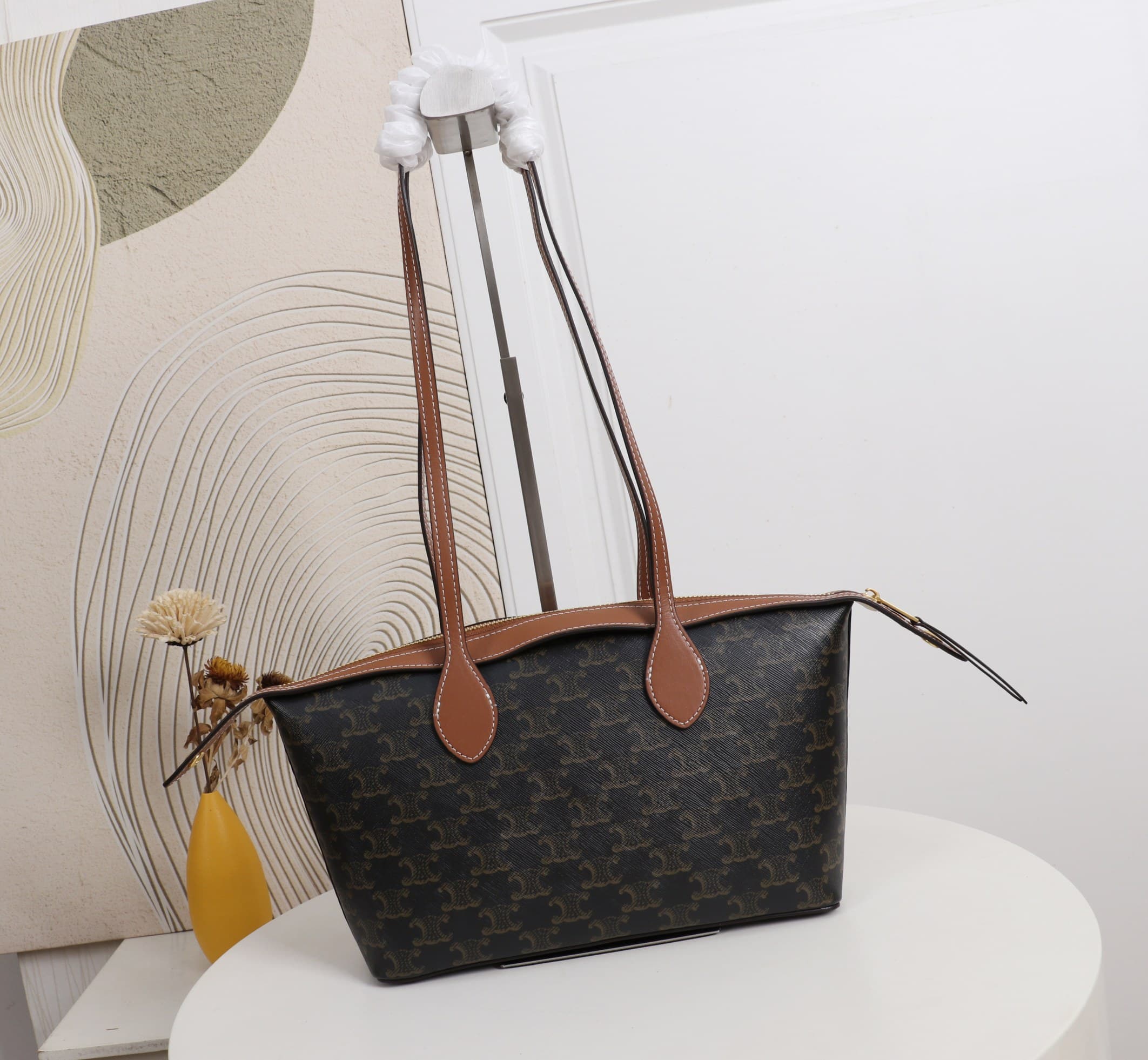 C465 .Celine Seline bag, dimensions: 26*19*8cm — image 2