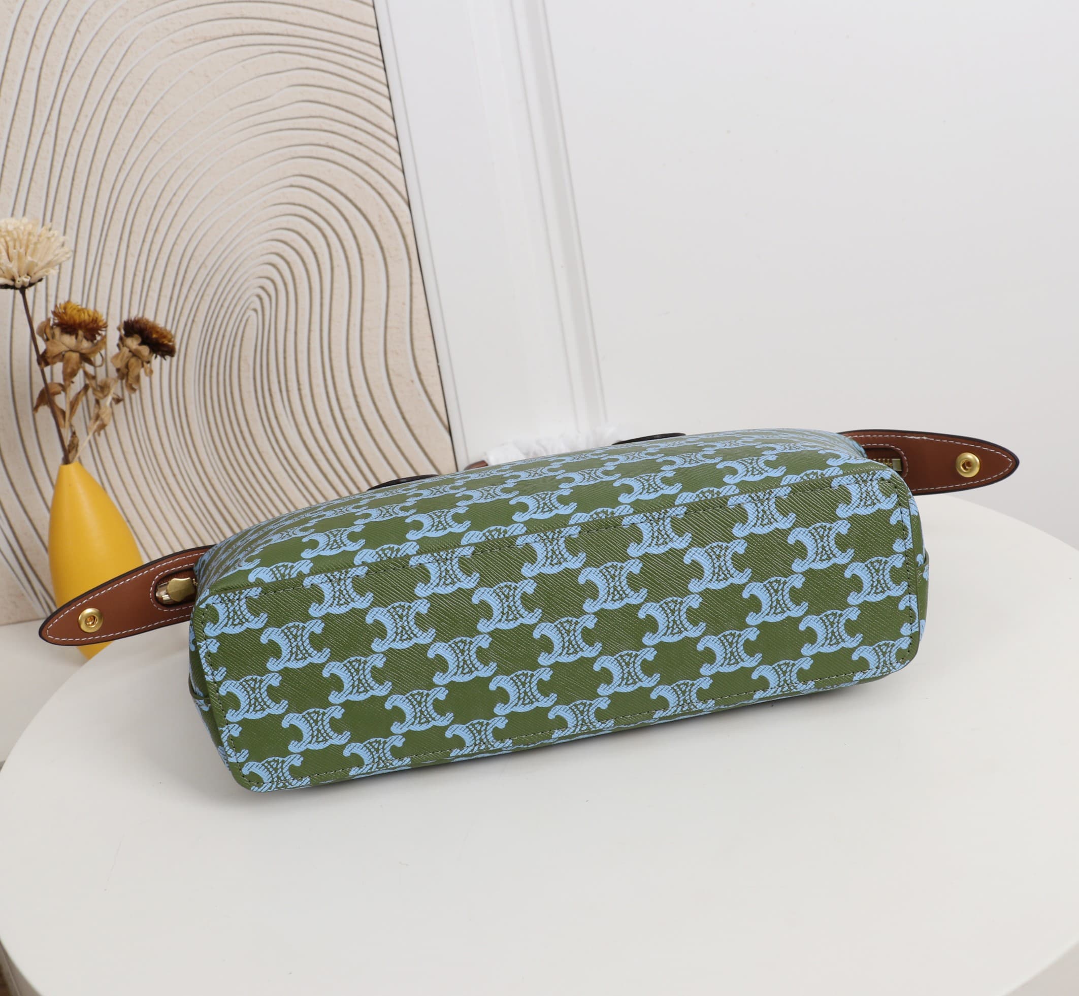 C464 .Celine Seline bag, dimensions: 26*19*8cm — image 4
