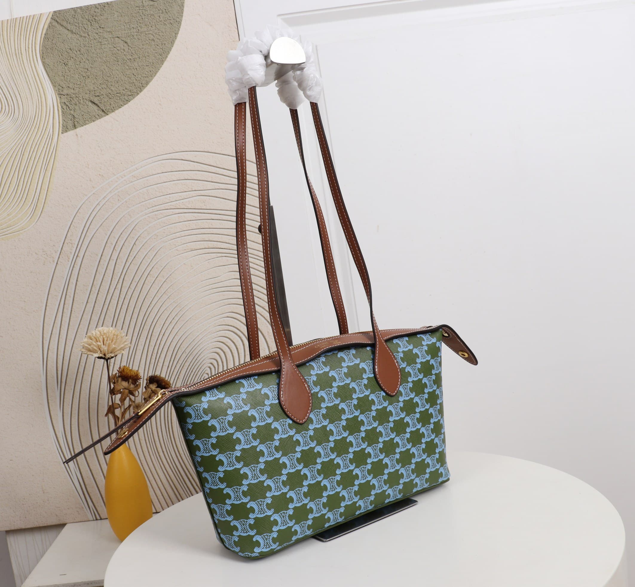 C464 .Celine Seline bag, dimensions: 26*19*8cm — image 3