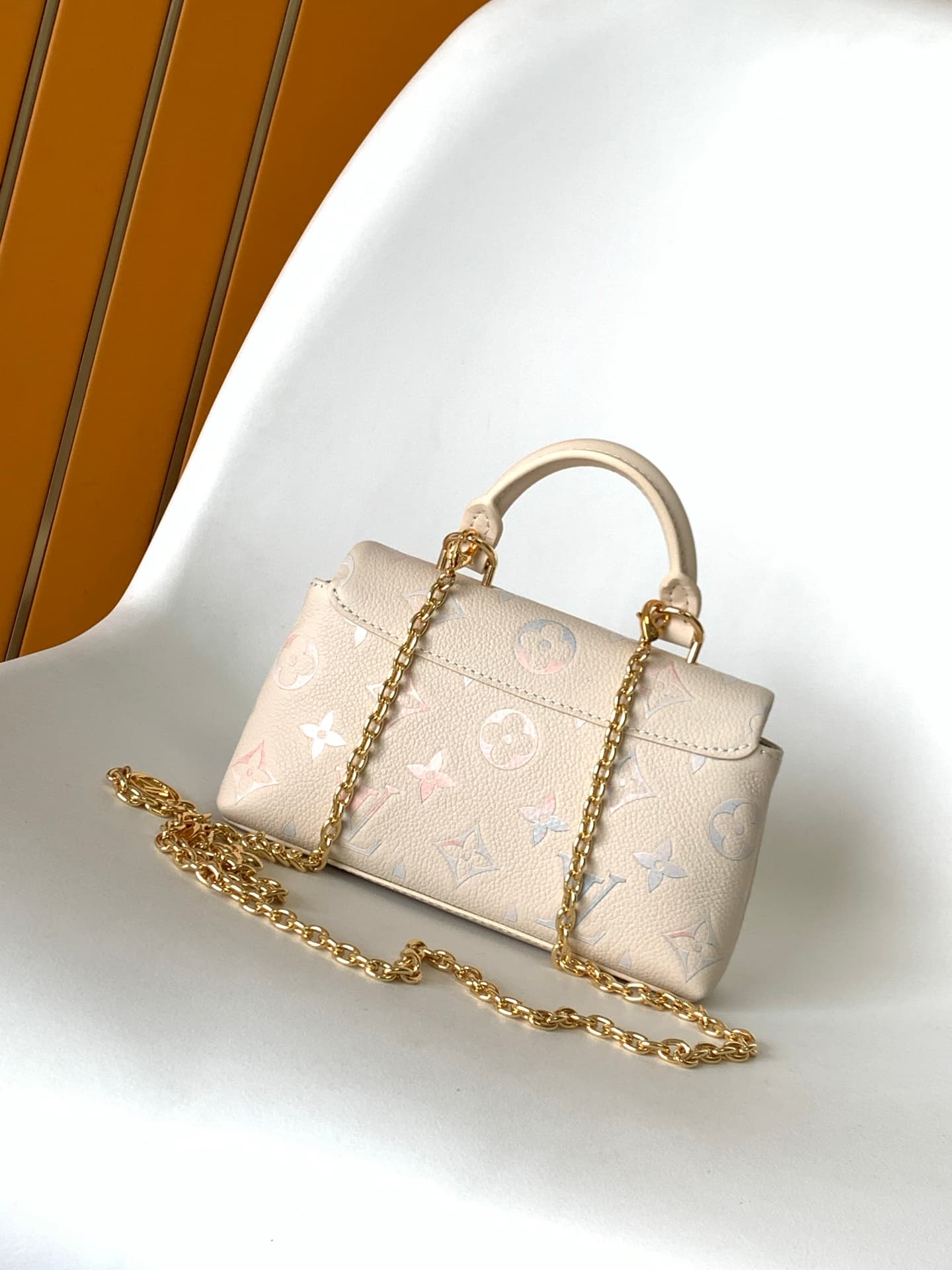 C5145 💰 Top-quality original 163 chip, M25596 ivory gradient color, full-fabric chain bag, handbag for the current season. Nano Madeleine handbag – this Nano Madeleine handbag features a beautiful color scheme that can easily enhance various styles. The c — image 3