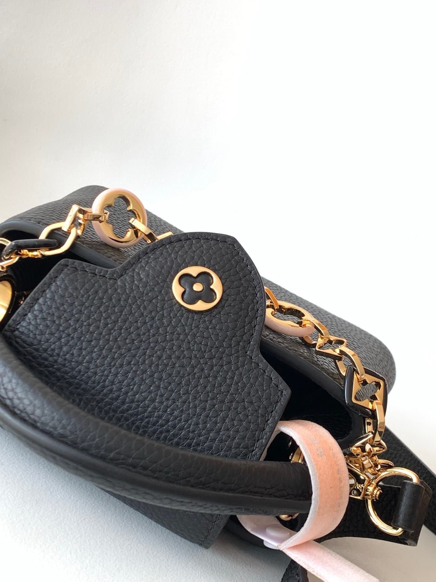 C5308 💰 M14381 brown M14970 black M14971 blue M14972 pink-purple M14393 horizontal white 100% original factory product, dynamic 163 model. Capucines BB handbag features design elements from the Harmony collection, with beautiful chains that inspire the Mo — image 7