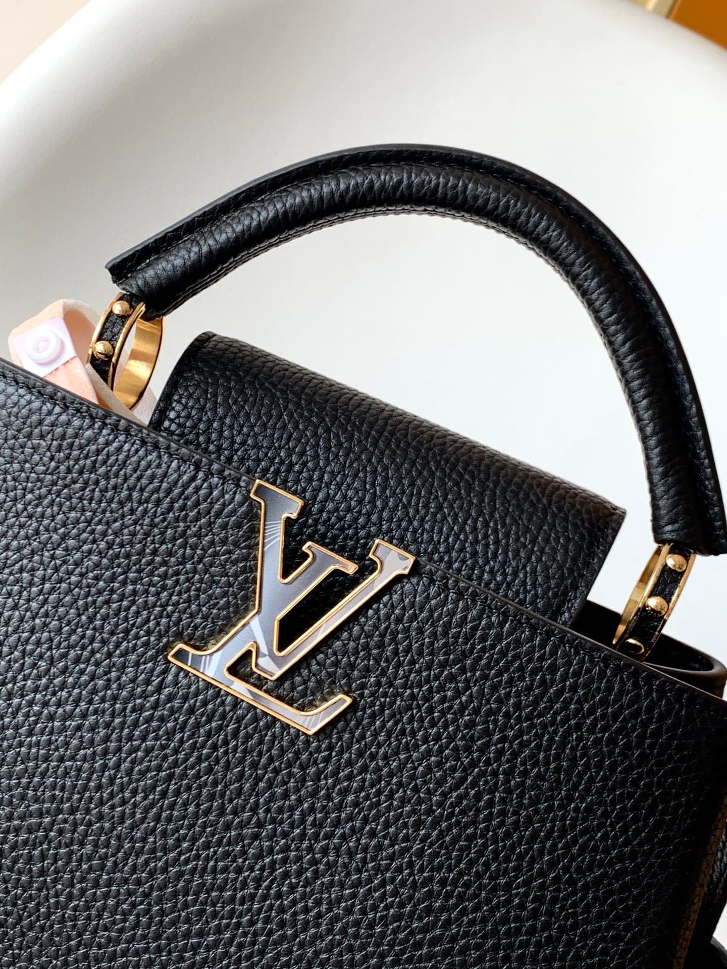 C5307 💰 M14381 brown M14970 black M14971 blue M14972 pink-purple M14393 horizontal white 100% original, dynamic 163 model Capucines BB handbag. Inspired by the design elements of the Harmony collection, this bag features exquisite chains that evoke the in — image 5