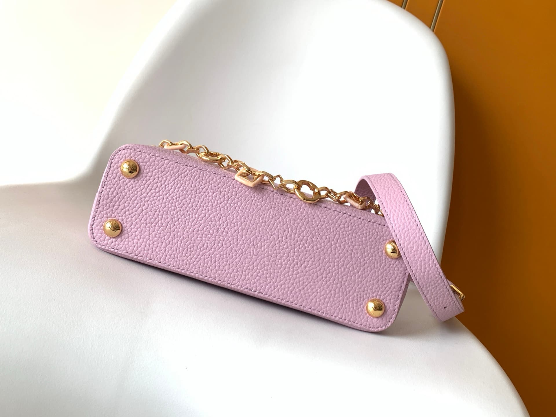 C5305 💰 M14381 brown M14970 black M14971 blue M14972 pink-purple M14393 horizontal white 100% original factory product, dynamic 163 model. Capucines BB handbag, inspired by the design elements of the Harmony collection, features a luxurious chain design t — image 4