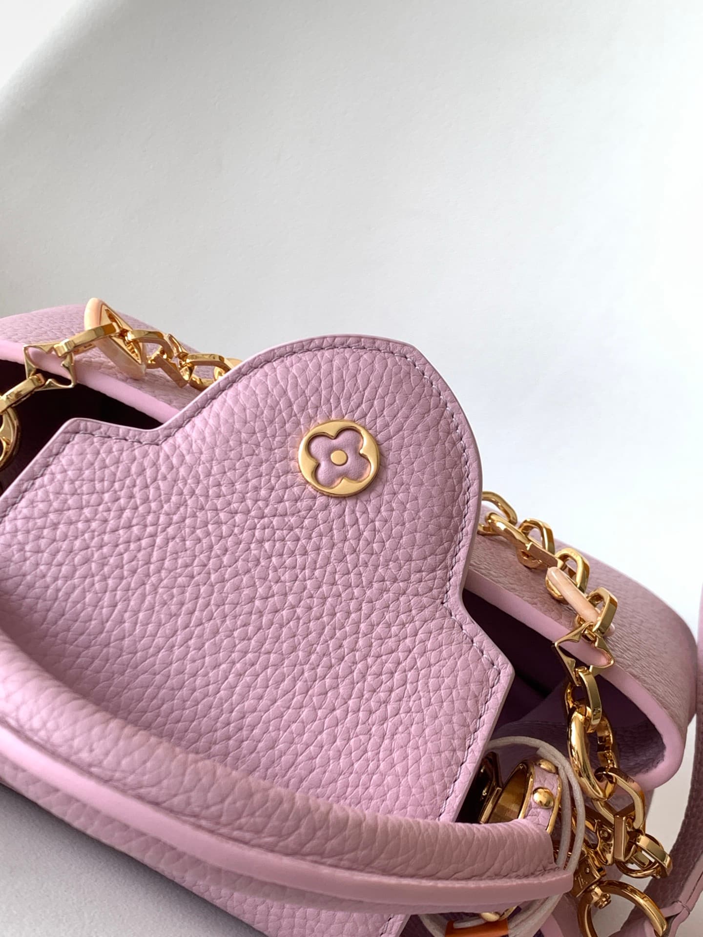 C5305 💰 M14381 brown M14970 black M14971 blue M14972 pink-purple M14393 horizontal white 100% original factory product, dynamic 163 model. Capucines BB handbag, inspired by the design elements of the Harmony collection, features a luxurious chain design t — image 7