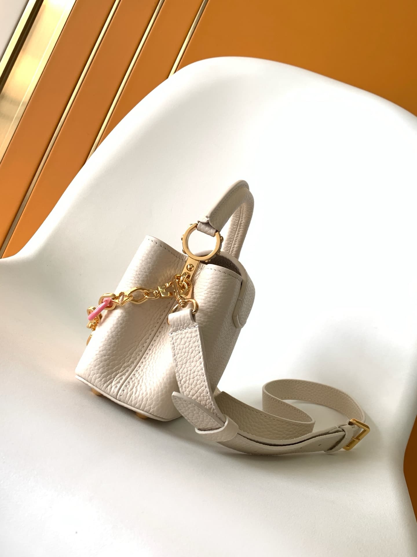 C5302 💰 M14381 brown M14970 black M14971 azure M14972 lavender pink M14393 light white horizontal style. Premium original quality. Dynamic 163 model. Capucines BB handbag, inspired by the design elements of the Harmony collection. The body is made of Taur — image 2