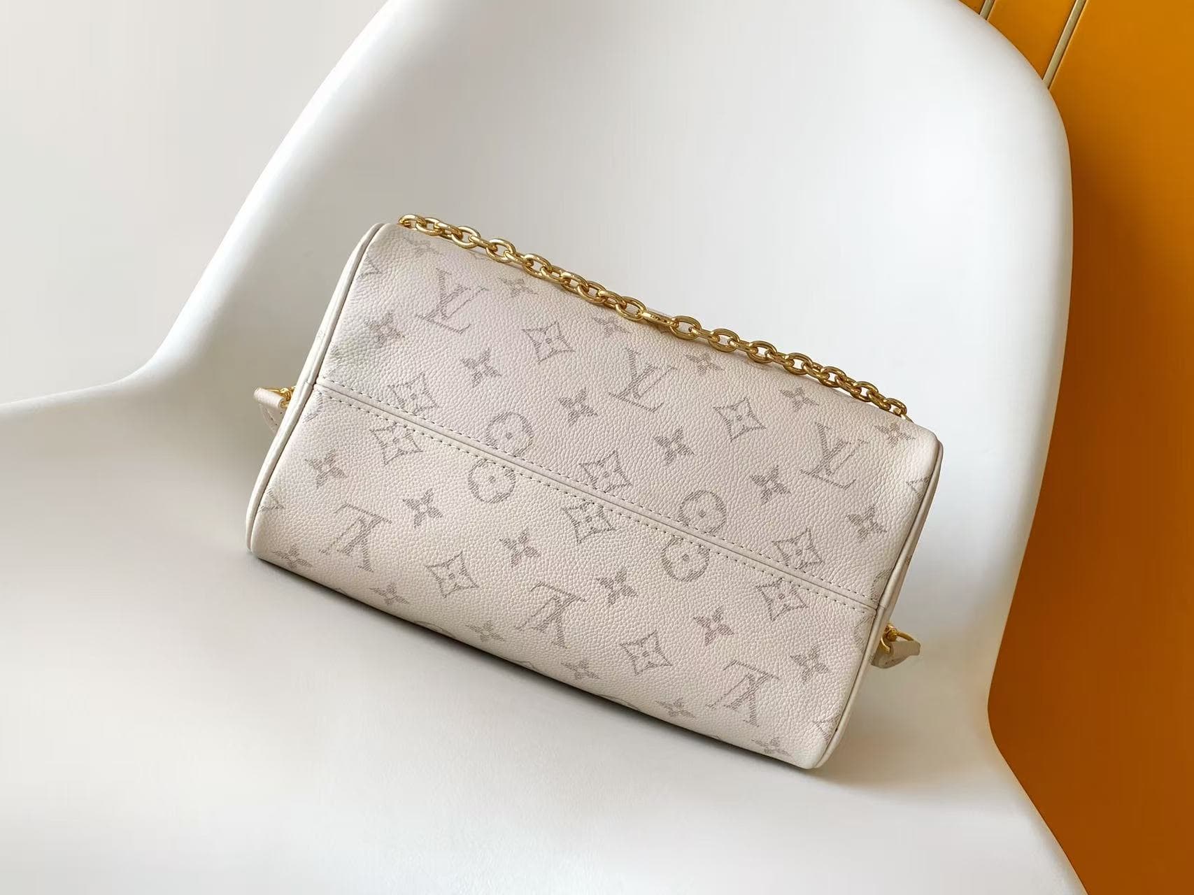 C5142 💰 Top-tier original items: Dynamic 163M26691 (brown), M26486 (black), M26690 (white). This Speedy Bandoulière 25 handbag features leather with a soft, pillow-like texture, adding a modern touch to the LV Bliss series. The classic Monogram pattern is — image 4