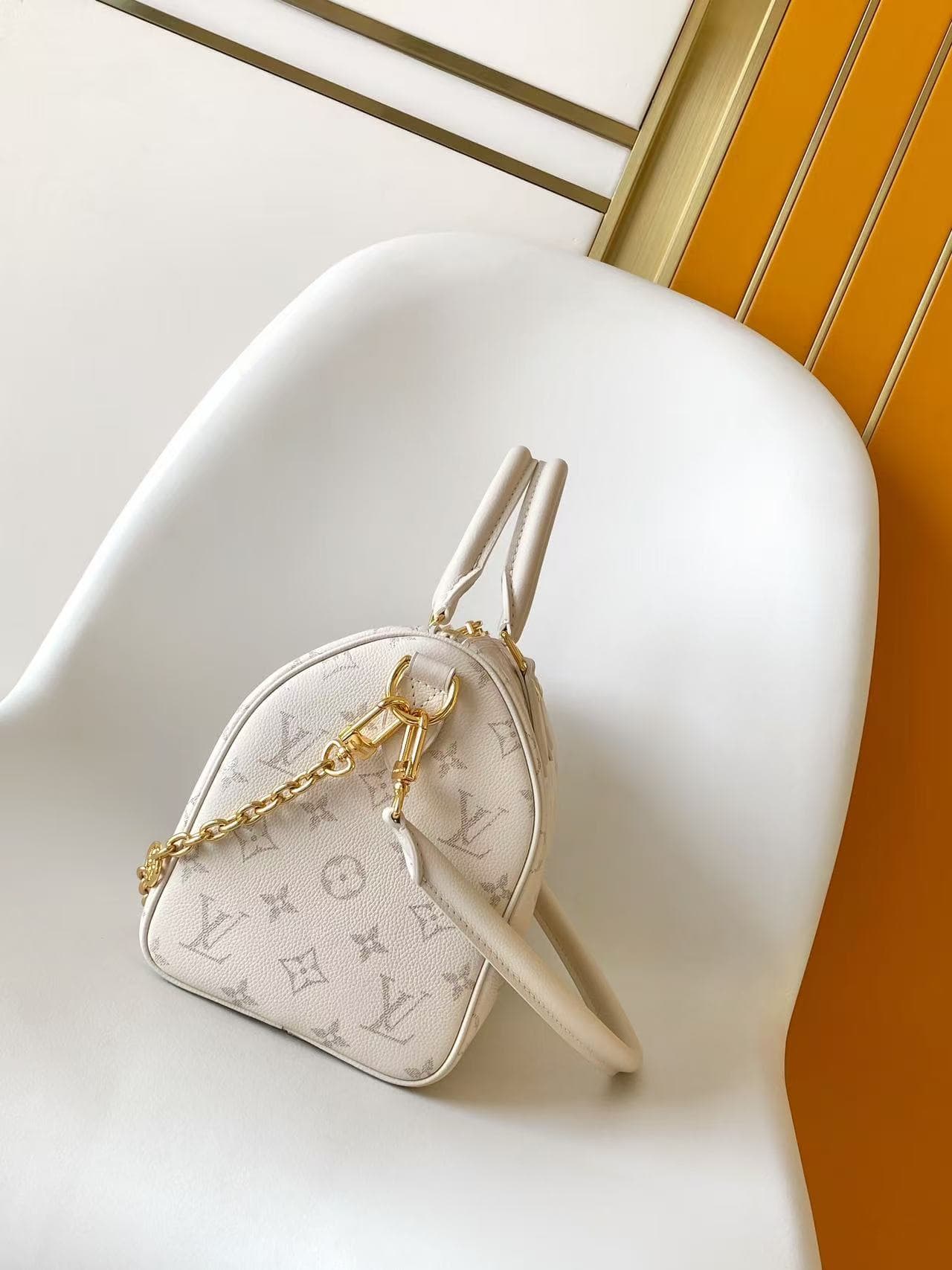 C5142 💰 Top-tier original items: Dynamic 163M26691 (brown), M26486 (black), M26690 (white). This Speedy Bandoulière 25 handbag features leather with a soft, pillow-like texture, adding a modern touch to the LV Bliss series. The classic Monogram pattern is — image 2