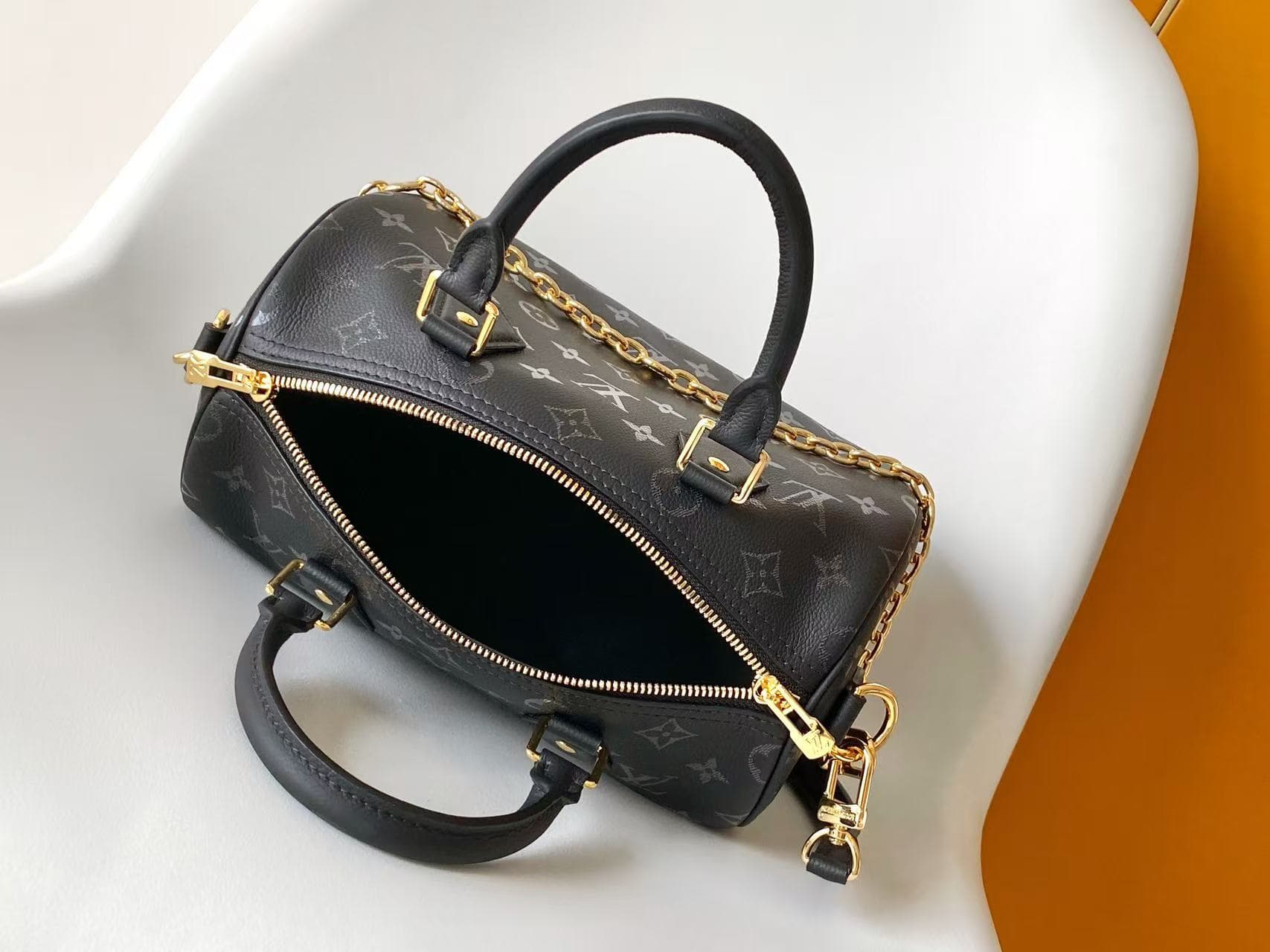 C5141 💰 Top-quality original items: Dynamic 163M26691 (brown), M26486 (black), M26690 (white). This Speedy Bandoulière 25 handbag features leather with a soft, pillow-like texture, adding a modern touch to the LV Bliss series. The classic Monogram pattern — image 8
