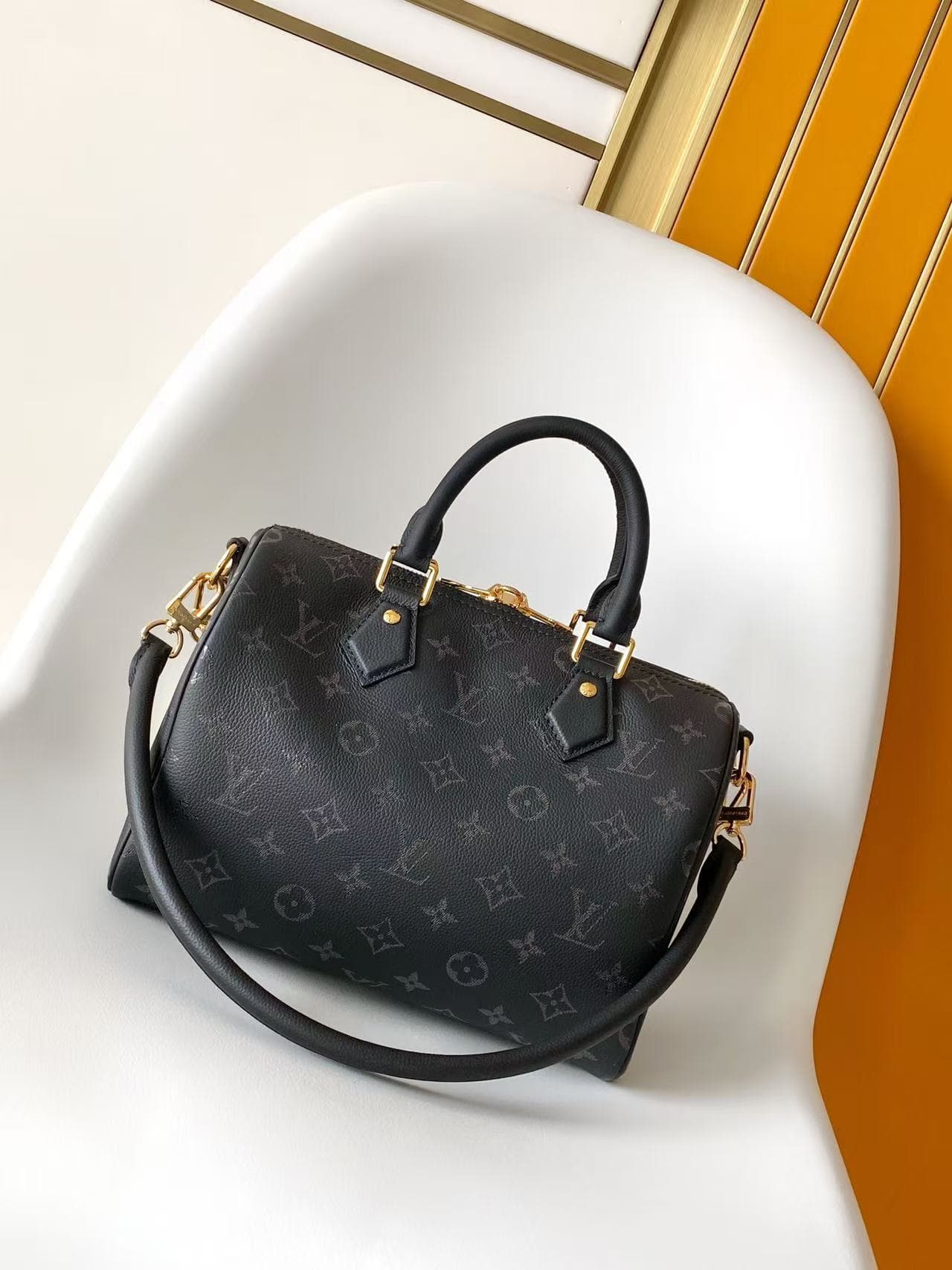 C5141 💰 Top-quality original items: Dynamic 163M26691 (brown), M26486 (black), M26690 (white). This Speedy Bandoulière 25 handbag features leather with a soft, pillow-like texture, adding a modern touch to the LV Bliss series. The classic Monogram pattern — image 3