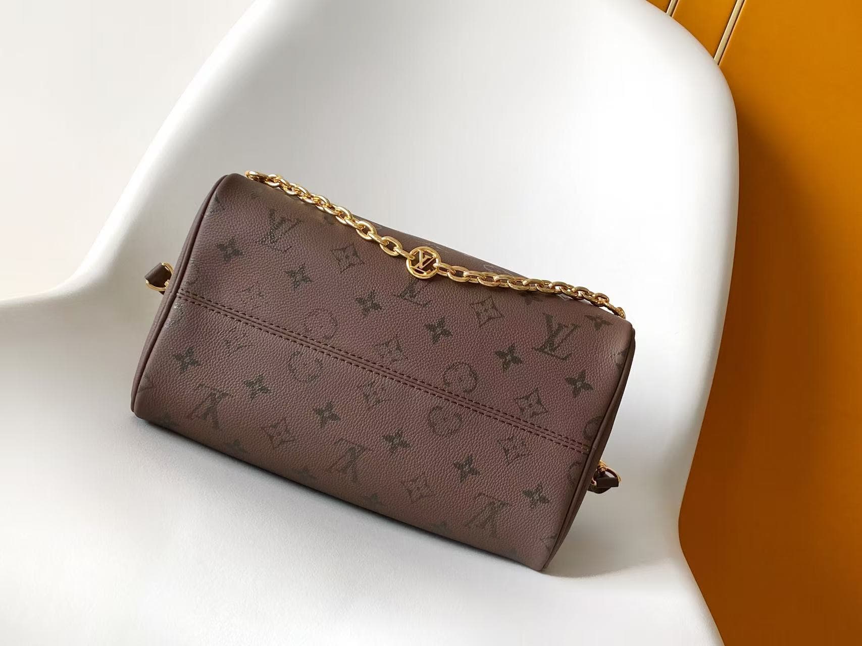 C5140 💰 Top-quality original items: Dynamic 163M26691 (brown), M26486 (black), M26690 (white). This Speedy Bandoulière 25 handbag features leather with a soft, pillow-like texture, adding a modern touch to the LV Bliss series. The classic Monogram pattern — image 4