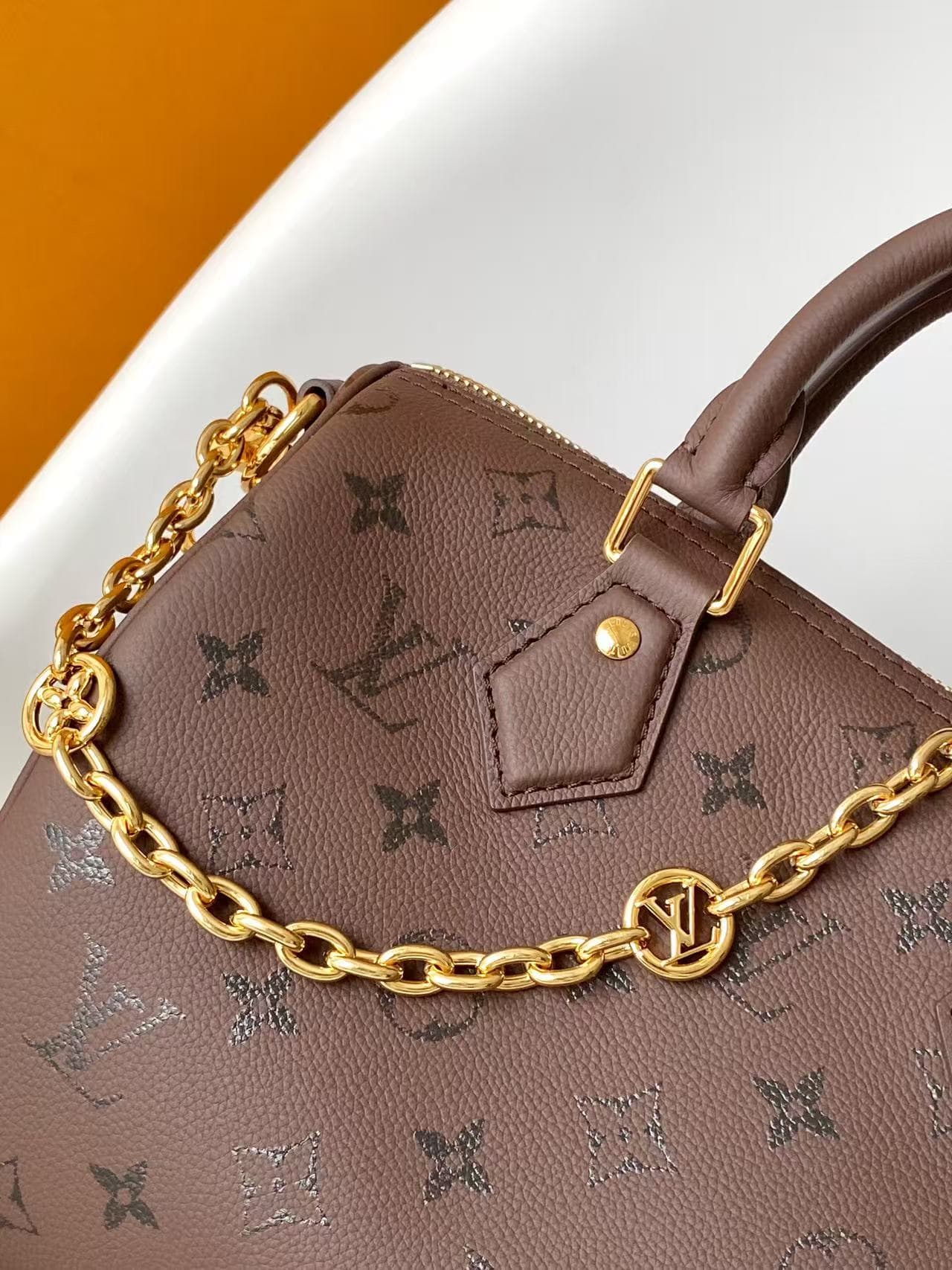 C5140 💰 Top-quality original items: Dynamic 163M26691 (brown), M26486 (black), M26690 (white). This Speedy Bandoulière 25 handbag features leather with a soft, pillow-like texture, adding a modern touch to the LV Bliss series. The classic Monogram pattern — image 6