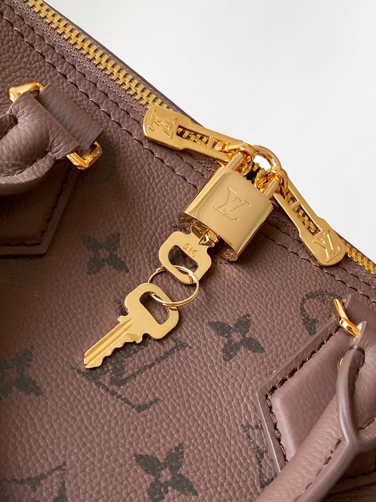 C5140 💰 Top-quality original items: Dynamic 163M26691 (brown), M26486 (black), M26690 (white). This Speedy Bandoulière 25 handbag features leather with a soft, pillow-like texture, adding a modern touch to the LV Bliss series. The classic Monogram pattern — image 5