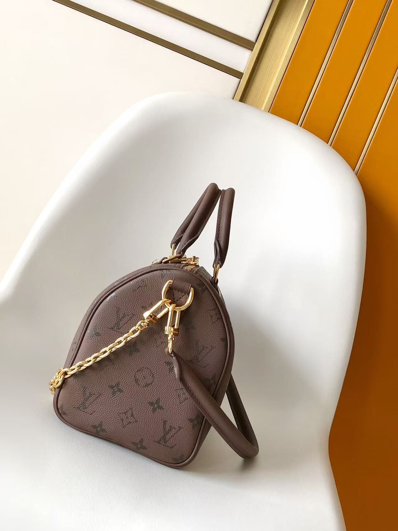 C5140 💰 Top-quality original items: Dynamic 163M26691 (brown), M26486 (black), M26690 (white). This Speedy Bandoulière 25 handbag features leather with a soft, pillow-like texture, adding a modern touch to the LV Bliss series. The classic Monogram pattern — image 2