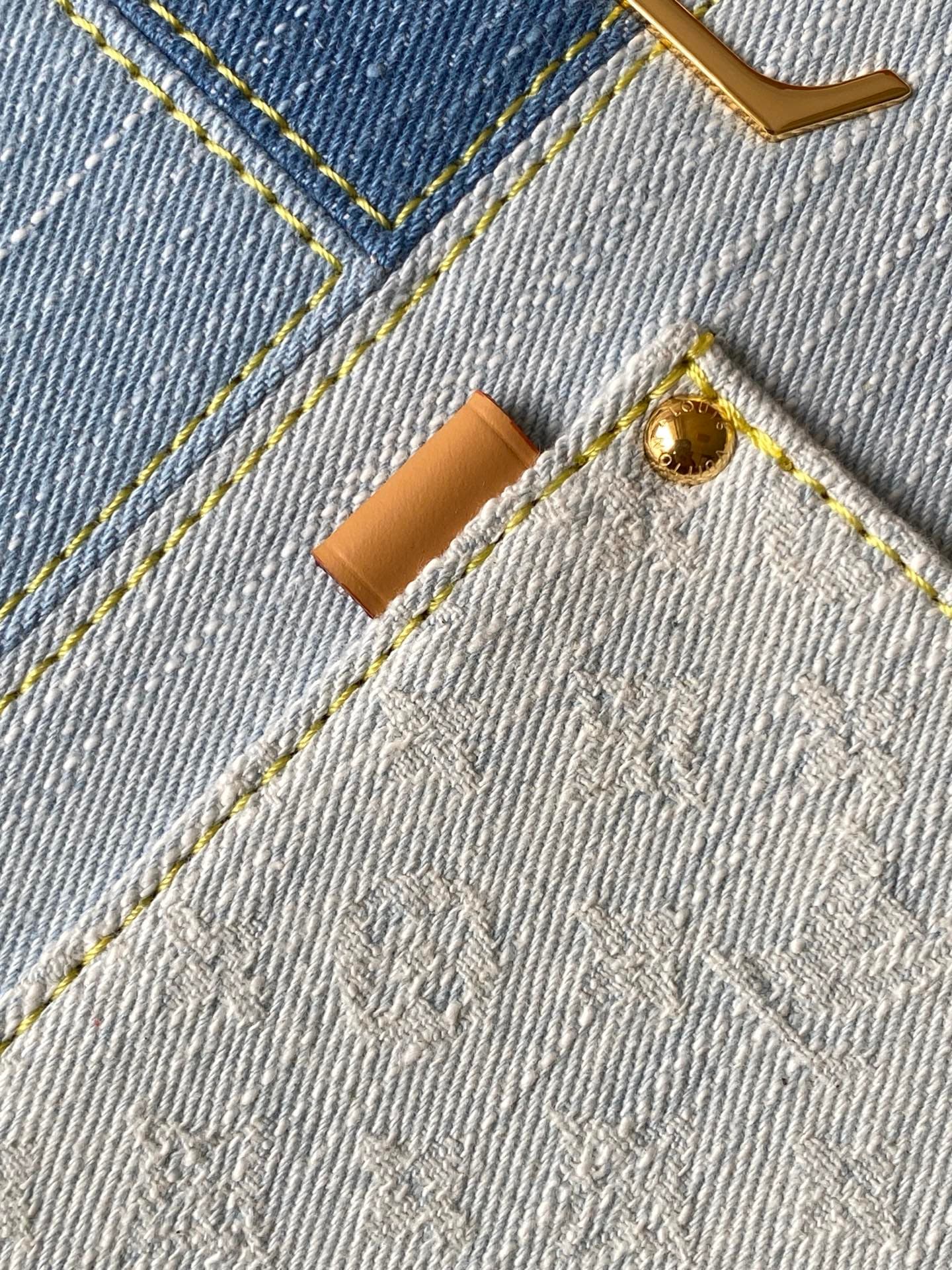 C5264 💰M27302 – Premium original style. The Capucines BB handbag features a denim material, reflecting contemporary fashion trends; its unique color-blocked design is truly distinctive. The bag comes with Taurillon leather handles, a flap closure, and a d — image 7