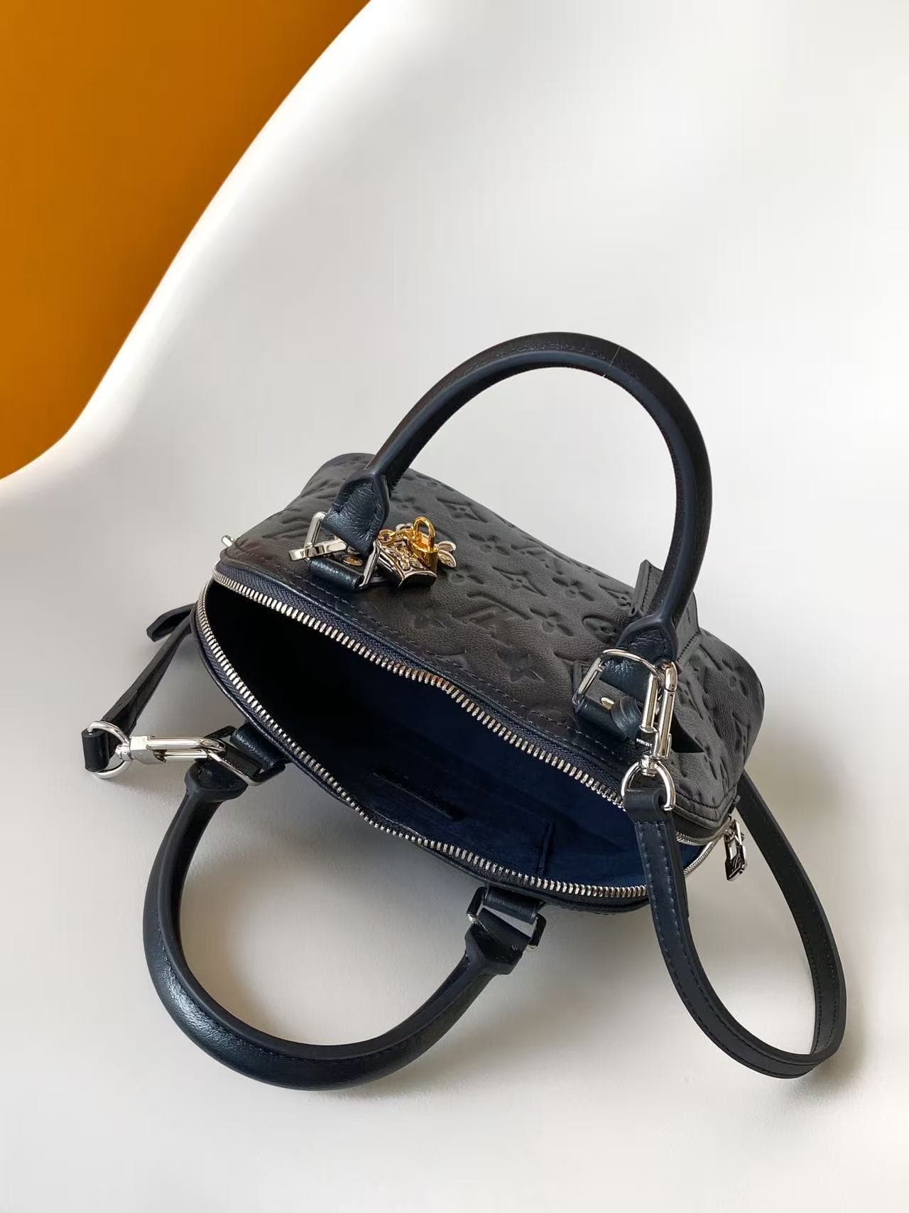 C5268 💰 Top-quality original M26686 model, pearl-blue color. This LV Ski version of the Alma BB bag is inspired by the magic of winter nights, featuring the exclusive shiny tones of this season. Made from Monogram Empreinte leather with a rainbow-colored  — image 8