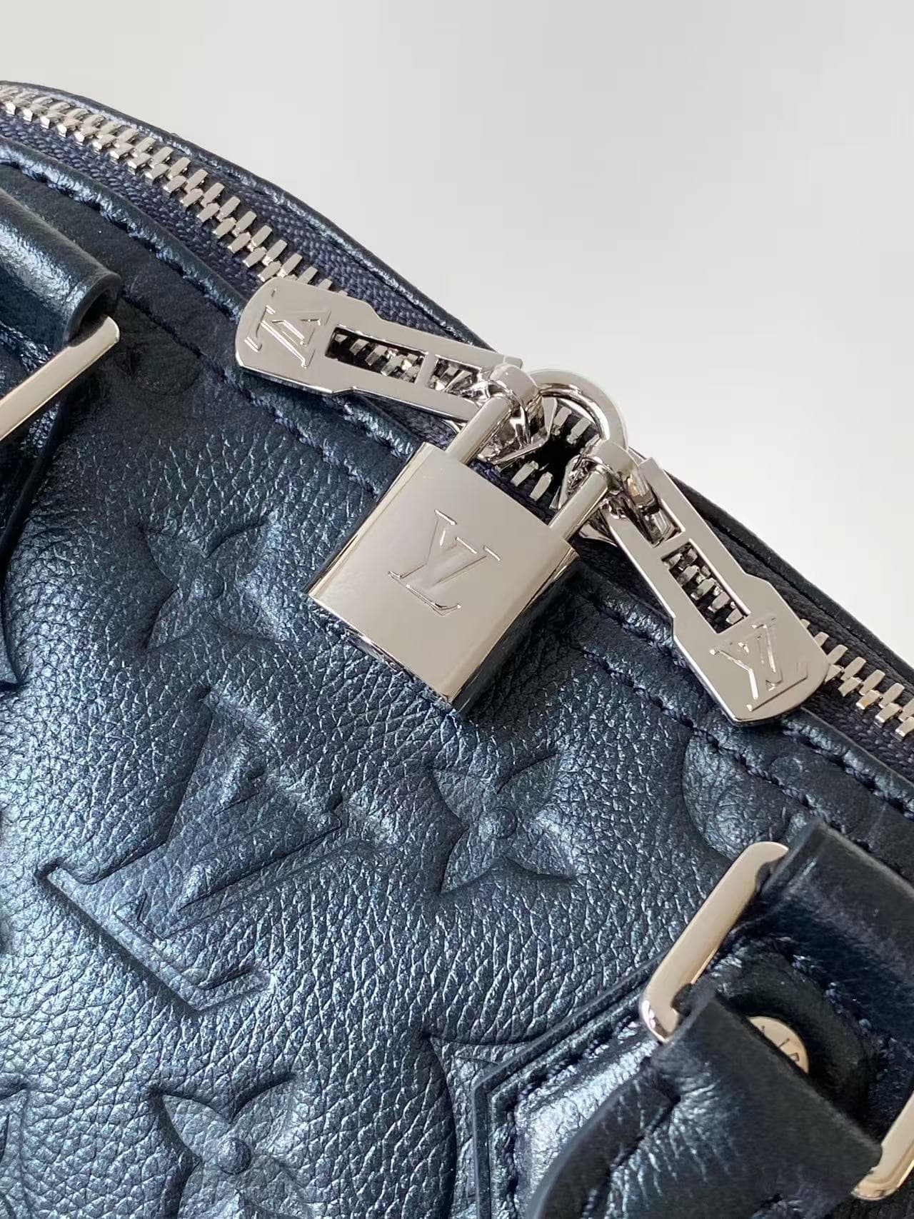 C5268 💰 Top-quality original M26686 model, pearl-blue color. This LV Ski version of the Alma BB bag is inspired by the magic of winter nights, featuring the exclusive shiny tones of this season. Made from Monogram Empreinte leather with a rainbow-colored  — image 5
