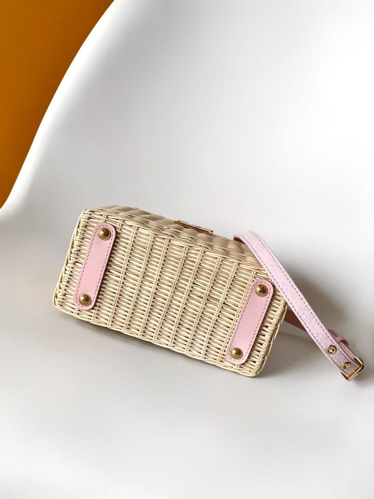 C5214 💰M28548 pink color; M29501 blue color; M28775 new brown color – premium original style. This Capucines mini handbag belongs to the Rattan collection. It features a snap closure and the Louis Vuitton Monogram pattern, creating a unique design for the — image 4