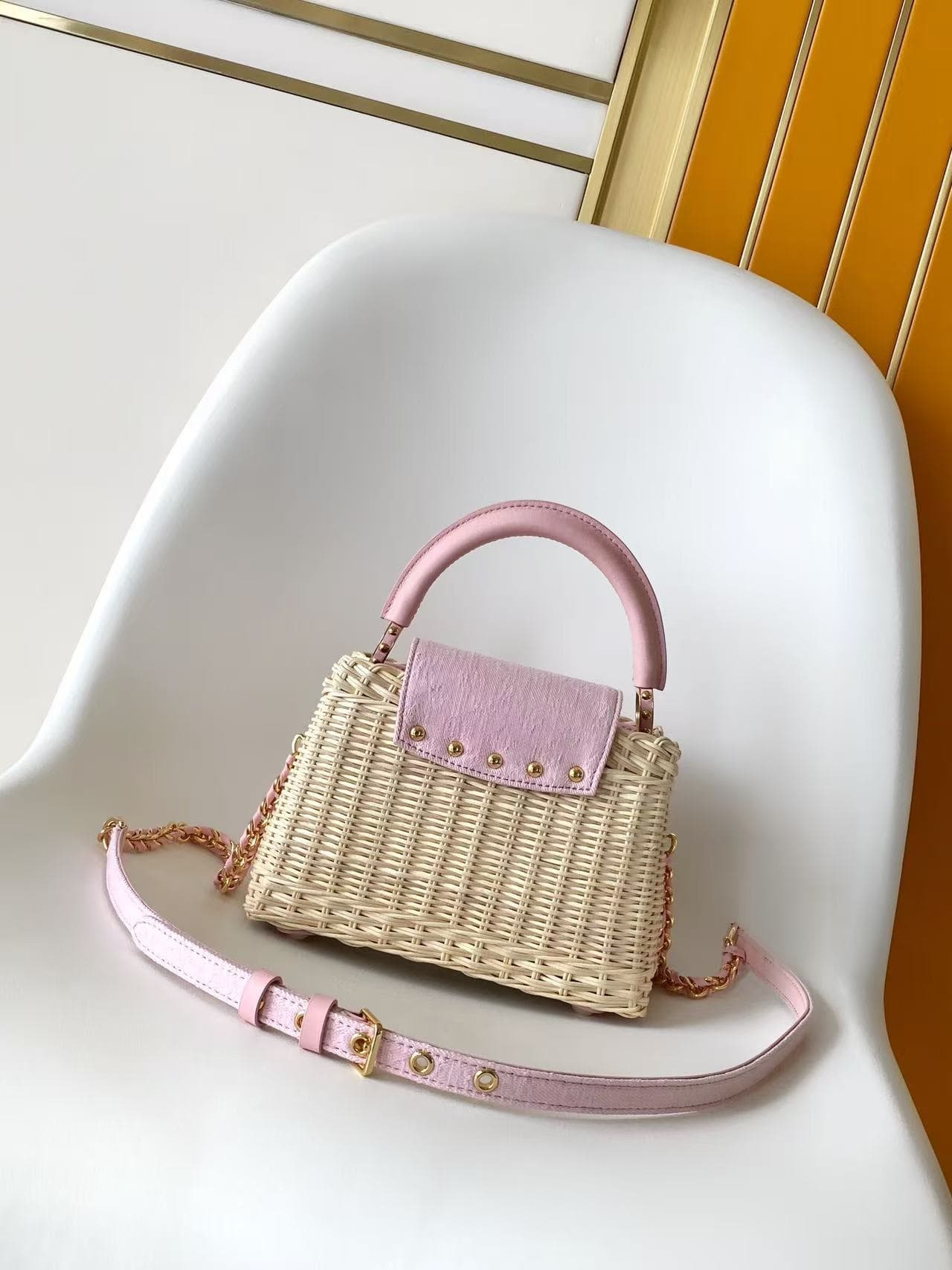 C5214 💰M28548 pink color; M29501 blue color; M28775 new brown color – premium original style. This Capucines mini handbag belongs to the Rattan collection. It features a snap closure and the Louis Vuitton Monogram pattern, creating a unique design for the — image 3