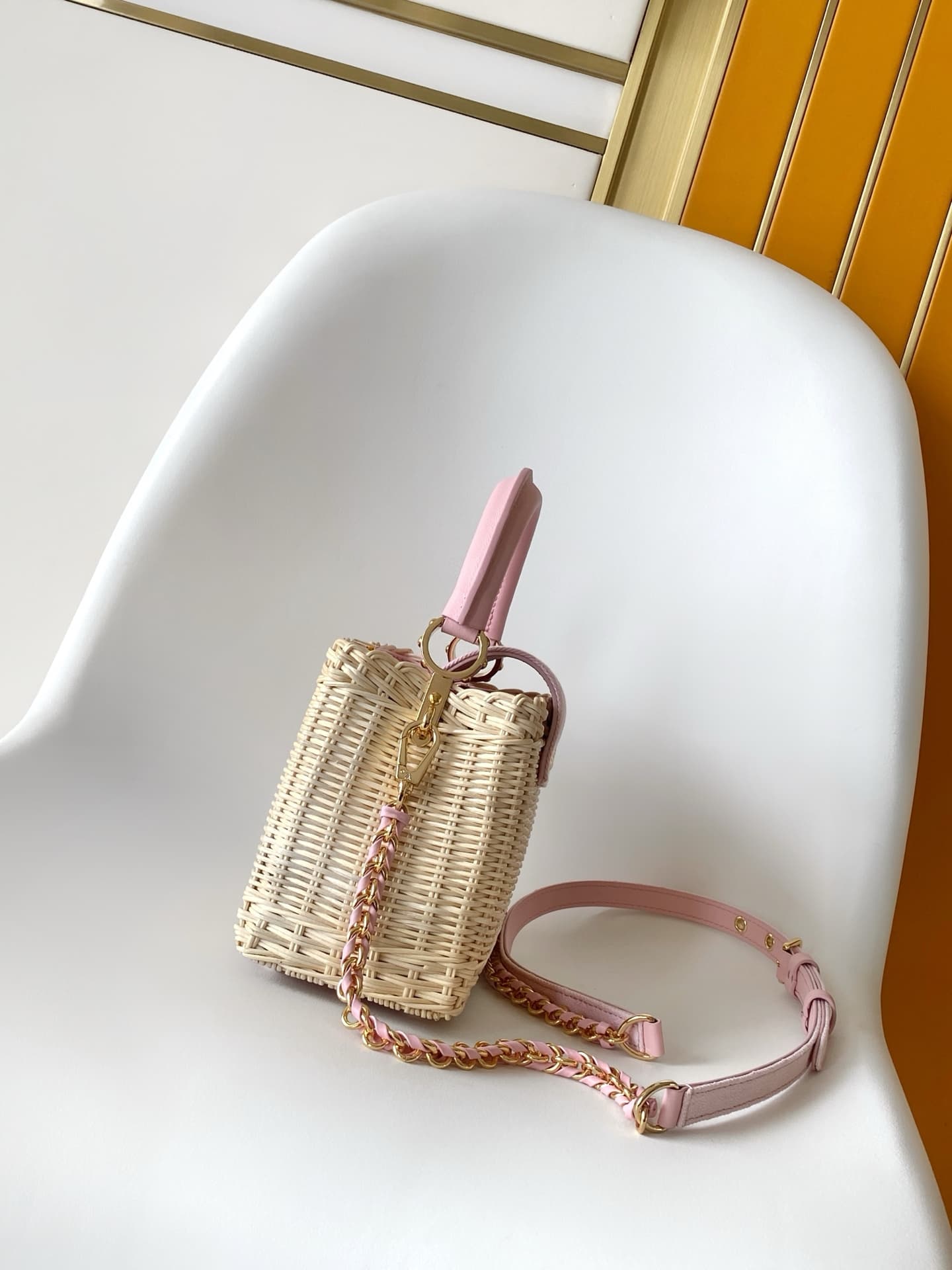 C5214 💰M28548 pink color; M29501 blue color; M28775 new brown color – premium original style. This Capucines mini handbag belongs to the Rattan collection. It features a snap closure and the Louis Vuitton Monogram pattern, creating a unique design for the — image 2