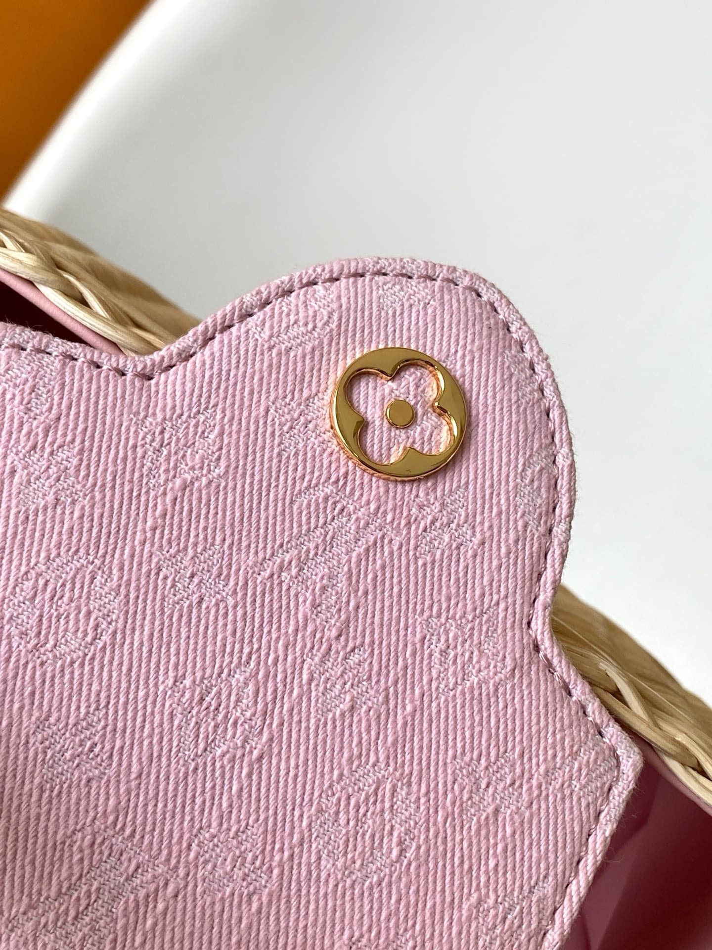 C5214 💰M28548 pink color; M29501 blue color; M28775 new brown color – premium original style. This Capucines mini handbag belongs to the Rattan collection. It features a snap closure and the Louis Vuitton Monogram pattern, creating a unique design for the — image 7