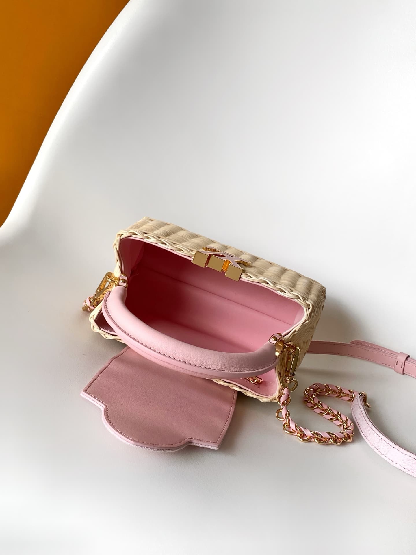 C5214 💰M28548 pink color; M29501 blue color; M28775 new brown color – premium original style. This Capucines mini handbag belongs to the Rattan collection. It features a snap closure and the Louis Vuitton Monogram pattern, creating a unique design for the — image 8