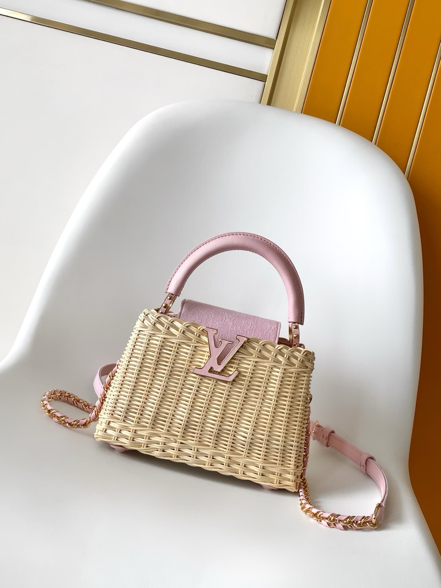 C5214 💰M28548 pink color; M29501 blue color; M28775 new brown color – premium original style. This Capucines mini handbag belongs to the Rattan collection. It features a snap closure and the Louis Vuitton Monogram pattern, creating a unique design for the — image 1