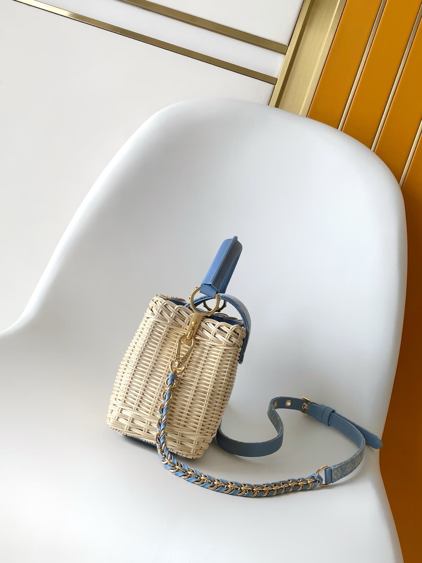 C5213 💰M28548 pink color; M29501 blue color; M28775 new brown color – premium original brand. This Capucines mini handbag belongs to the Rattan collection. It features a flap closure and the Louis Vuitton Monogram pattern, creating a unique design for the — image 2