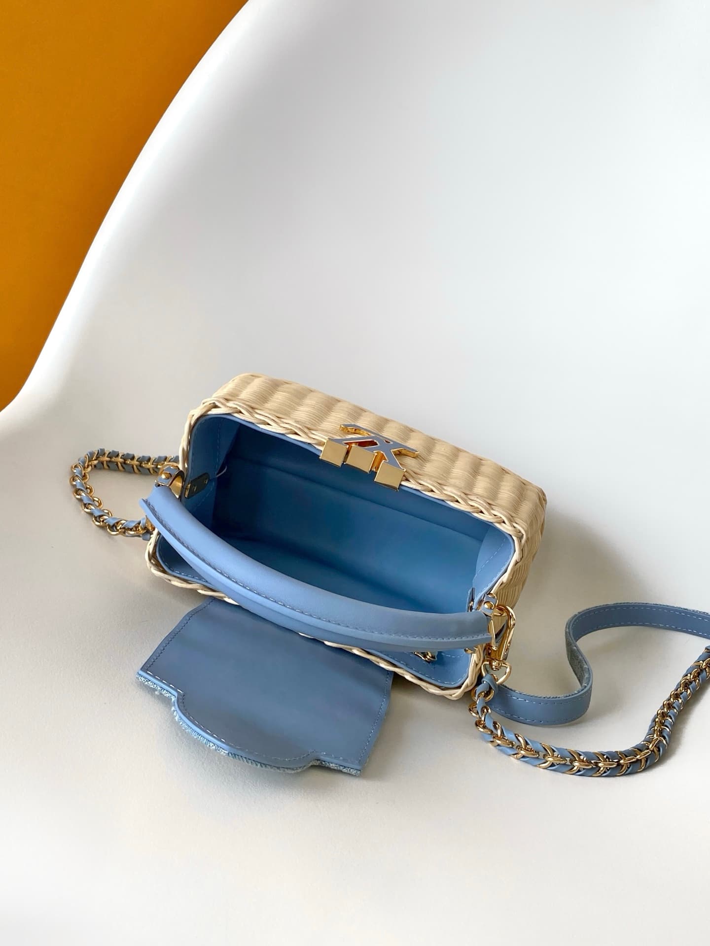 C5213 💰M28548 pink color; M29501 blue color; M28775 new brown color – premium original brand. This Capucines mini handbag belongs to the Rattan collection. It features a flap closure and the Louis Vuitton Monogram pattern, creating a unique design for the — image 8