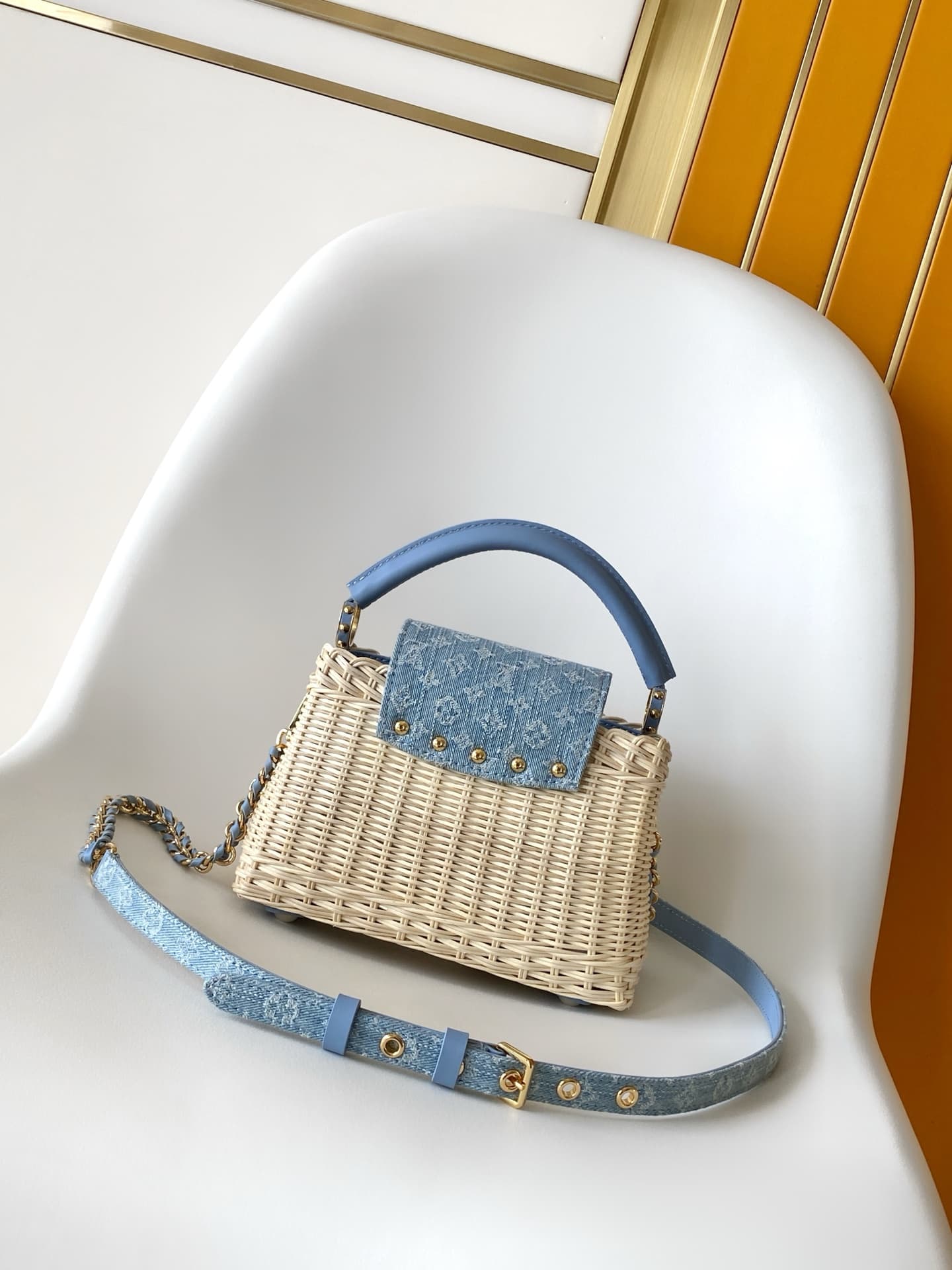 C5213 💰M28548 pink color; M29501 blue color; M28775 new brown color – premium original brand. This Capucines mini handbag belongs to the Rattan collection. It features a flap closure and the Louis Vuitton Monogram pattern, creating a unique design for the — image 3