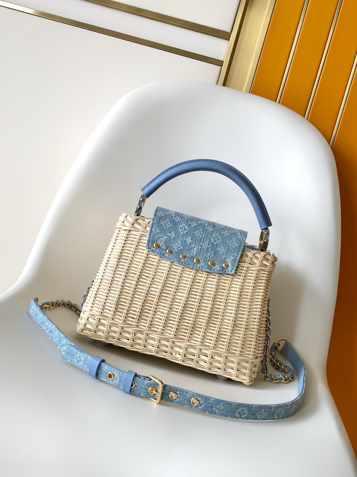 C5212 💰M28548 pink color M29501 blue color M28775 new brown color M28542 large-sized special-grade original style. This Capucines mini handbag belongs to the Rattan collection. It features a flap closure and a Louis Vuitton Monogram pattern, creating a un — image 3