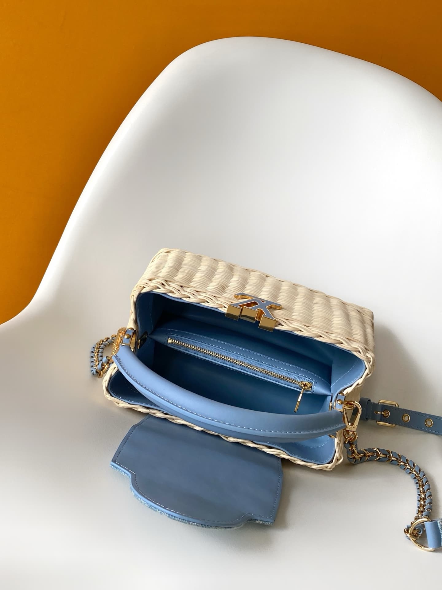 C5212 💰M28548 pink color M29501 blue color M28775 new brown color M28542 large-sized special-grade original style. This Capucines mini handbag belongs to the Rattan collection. It features a flap closure and a Louis Vuitton Monogram pattern, creating a un — image 8