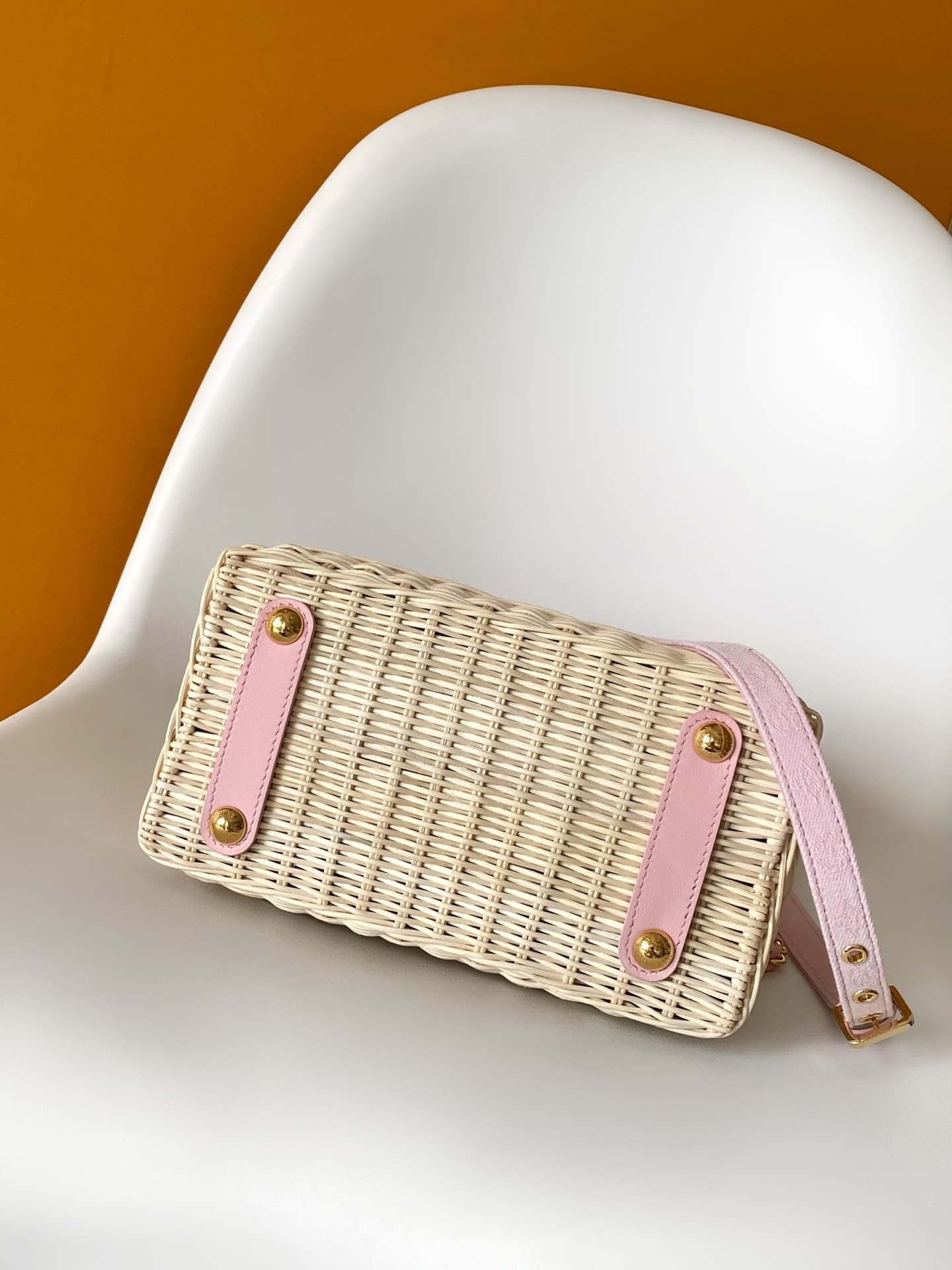 C5215 💰M28548 pink M29501 blue M28775 new brown M28542 new large brown premium original. This Capucines mini handbag belongs to the Rattan collection. It features a snap closure and the Louis Vuitton Monogram pattern, creating a unique design for the seas — image 4